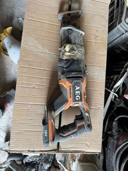 عدد باله كهربائية وشحن 
العدد  الف قطعه  مكاني بغداد 
رقم ***********
