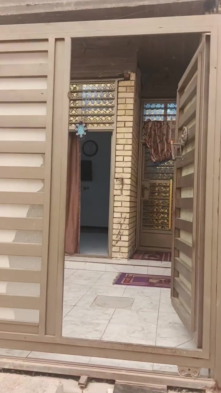 السلام عليكم بيت للبيع المساحة 100 متر واجهة5 نزال 20   الحسينية منطقة سكلات  11 خلف نادي جيكر منطقة مخدومة تبليط مقرنص السعر مقدم 35 مليون وبي مجال البيت مطلوب قرض اسكان 45 مليون تسديد شهري 335الف الاستفسار الاتصال على رقم هاتف*********** . ***********
