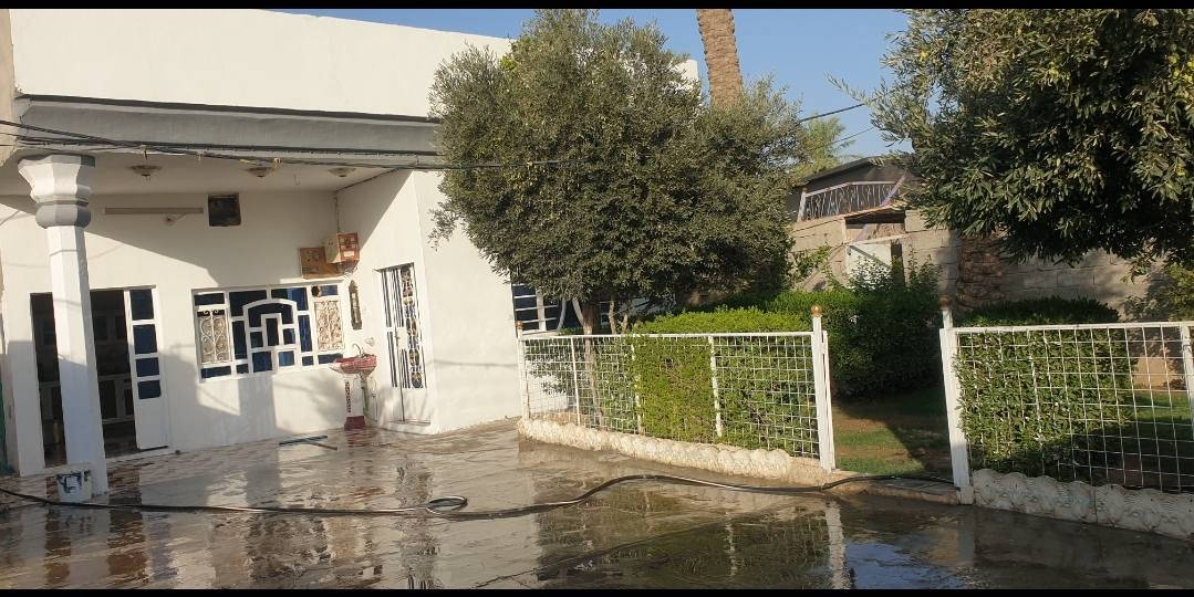 #للبيع دار سكن للبيع 

#الموقع الاحمر مقابل شارع المقداد

#نوع العقار  عقد زراعي 

#المساحة 364 م 
الواجهة 13
النزال 28

#المحتويات   البيت طابق واحد مكون من .استقبال . صالة مطبخ .  2غرف نوم  حديقة خدمات كاملة 
#السعر 
لمعرفة السعر الاتصال على الرقم ***********
