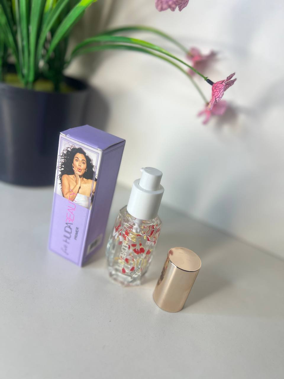 💜 برايمر  هدى بيوتي HUDA BEAUTY 💜
سر البشرة الناعمة والمثالية قبل المكياج!
هذا البرايمر يخلي بشرتج حريرية وينعم المسام ويثبت المكياج لساعات طويلة بدون ما يتأثر 💫
تركيبته خفيفة وسريعة الامتصاص، ترطب البشرة وتعطيها إشراقة طبيعية تخلي الفاونديشن يطلع بشكل flawless 👌
✨ المميزات:
 • ينعم ملمس البشرة فوراً
 • يثبت المكياج لفترة أطول
 • يعطي لمعة صحية بدون دهنية
 • مناسب لكل أنواع البشرة
خليه أول خطوة بمكياجج وشوفي الفرق 😍

سعر الخصم 6 الاف
#الاصلي
#لايك #متابعة
قناة تليhttps://t.me/tot_yuish


**إذا كنت صاحب هذا الإعلان وتريد حذفه لأي سبب، رجاءا أرسل رسالة إلى الدعم الفني**