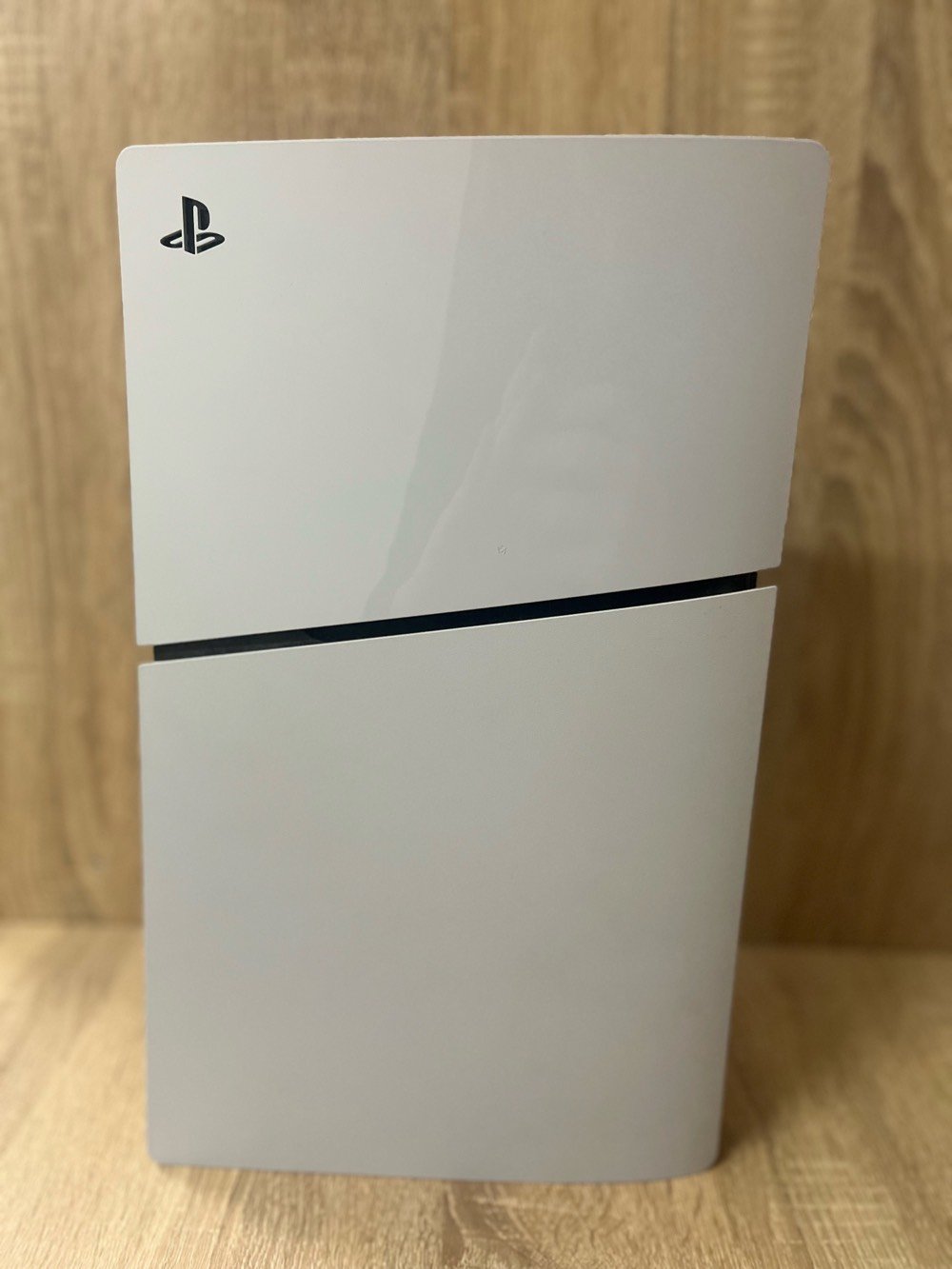 PS5
حالة الجهاز: جيد جداً - ممتاز
——————————————————
مدة الاستخدام: بحدود ١٠ أشهر - سنه
*انا صاحب الجهاز لست ابو محل*
——————————————————
سعر: ٦٤٠ الف <بي مجال>
——————————————————
موجود توصيل جميع المحافظات،
*التوصيل مجاني*
شنو وضع الجهاز؟ يعني هل هو جديد أو مستعمل؟: 
مستعمل نضيف جداً 
هل الجهاز يحتوي على أي خدوش أو دمار واضح؟: 
لا يحتوي على أي خدوش أو دمار 
شنو سعر الجهاز وهل تقدر تتفاوض على السعر؟: 
السعر ٦٤٠ ألف قابل للتفاوض