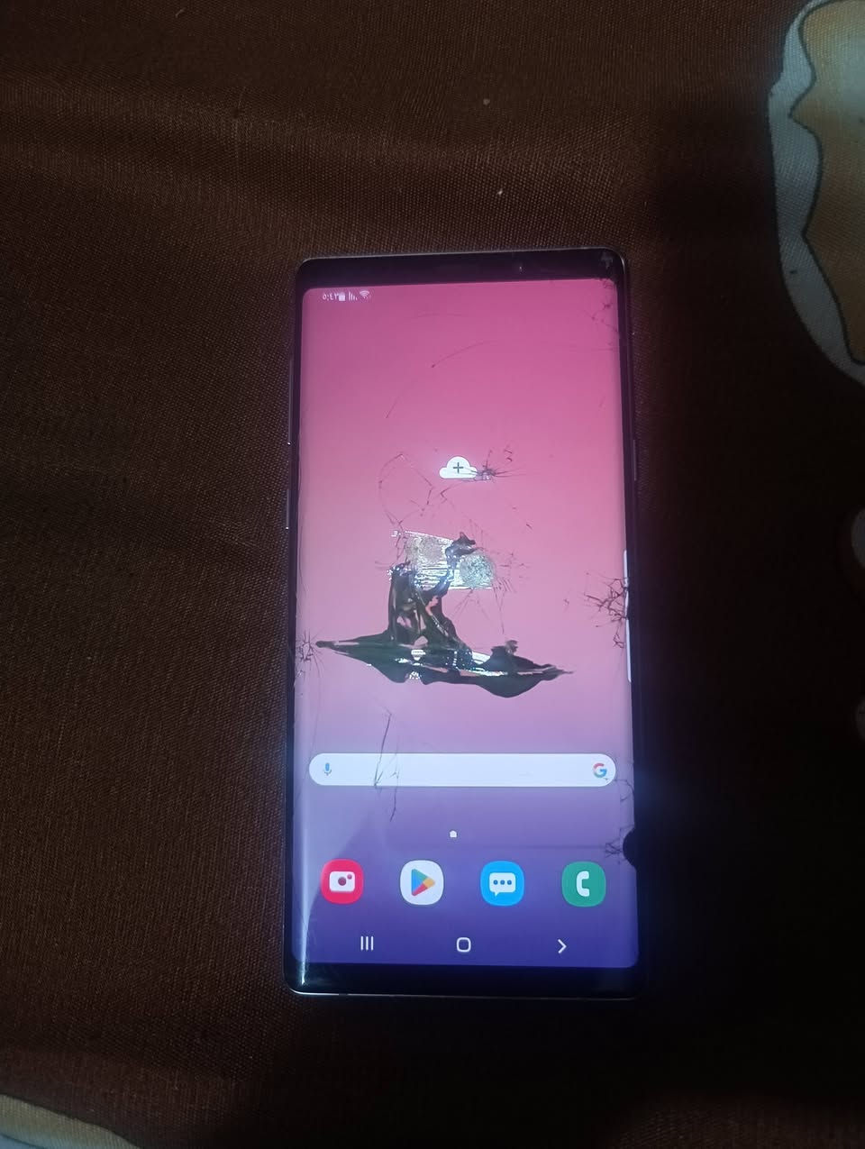 السلام عليكم جهاز نوت 9 للبيع الجهاز بضربه بالشاشه فالشغاء ما بي شي سعر 75 مكانيه مدينه الصدر رقم الهاتف ***********
