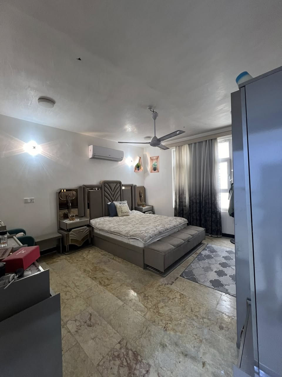 السلام عليكم 🤝

بيع المستعجل بسعر مناسب كل هذا جمال 130 مليون✅

دار للبيع المساحه 50 متر ✅✅

3طوابق  بناء طابوك جمهوري بناء درجه اولى ✅✅

3غرف نوم الفديو يوضح كل التفاصيل الدار🈴🈴

العنوان كربلاء خلف ميثم التمار ⛩️⛩️

بدايه عكد بليبل من طرف باب بغداد ⛩️⛩️

الدار يصلح سكن او حسينيه ✅✅

كافه الخدمات متوفره ماء وكهرباء ومجاري 💯💯

للأستفسار آكثر الأتصال على أرقآم التأليه 
0️⃣7️⃣7️⃣2️⃣5️⃣9️⃣8️⃣1️⃣9️⃣4️⃣5️⃣ابو باقر
0️⃣7️⃣8️⃣0️⃣8️⃣9️⃣9️⃣8️⃣8️⃣1️⃣8️⃣

0️⃣7️⃣7️⃣1️⃣9️⃣8️⃣0️⃣8️⃣1️⃣6️⃣5️⃣ابو علي 

وكذالك نستقبل جميع العروض لديكم في كافه مناطق كربلاء المقدسه 🈴🈴


**إذا كنت صاحب هذا الإعلان وتريد حذفه لأي سبب، رجاءا أرسل رسالة إلى الدعم الفني**