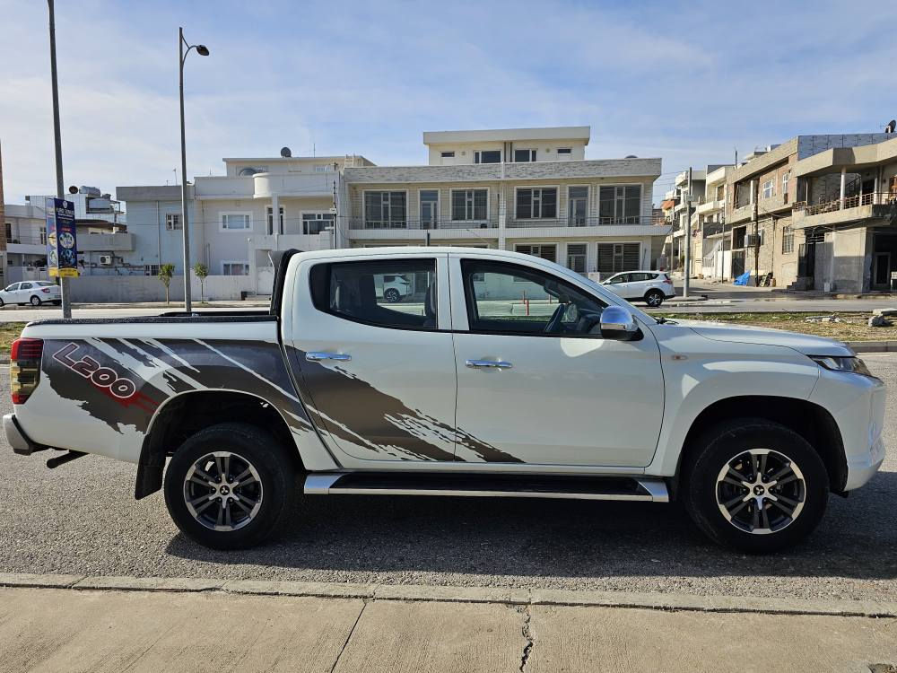 بسم الله الرحمن الرحیم 
میتسوبیشی پیکاب 2020 دەبڵ ئەکسل L200 بێ بۆیاخ- بێ سارد. رەسمی سۆنەرم داناوە . 
دەرجە یەک 1\1  ماشاءالله نمونەیە. 

132 هەزار ڕۆشتووە 
ویل کەپ-سوکان ڤۆلیۆم_شاشەو کامێرا- حاسە-لید و بلاجکتۆر-ئاوێنە کارەبایی- چوارجام کارەبا. 
سەنەوی قەرزار نیە تازە سەنەوی بەسەرچوە. 

گێر و مەکیەنە- دەبڵ ئەکسل - تبرید و گەرمی - تەقەو رەقە- تەحویل و غەرامە- هەمووی بەشەرت. 

شوێن سلێمانی 
***********
*********** السليمانية, العراق
