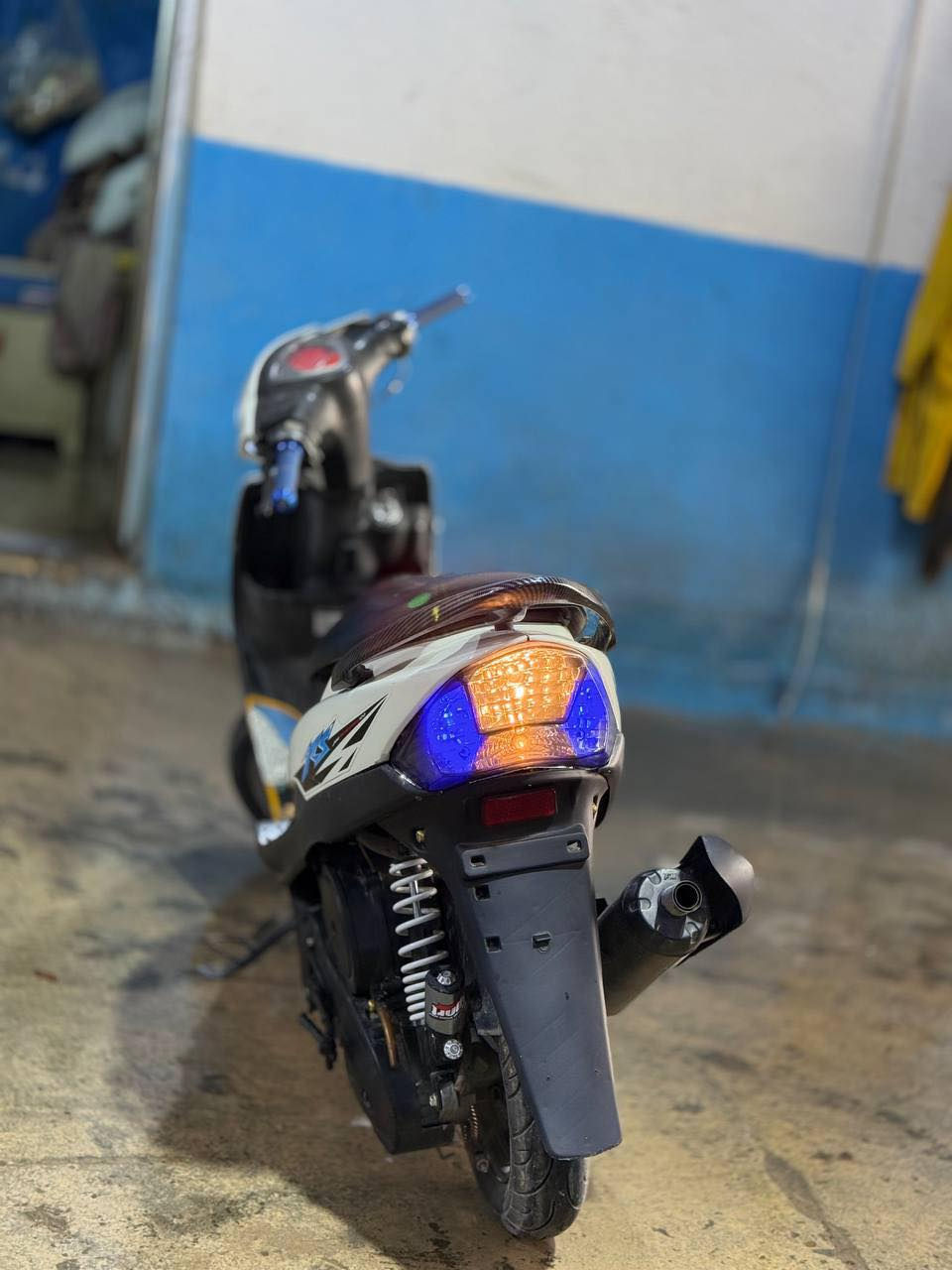 دراجه كامله مكمله من كلشي 
 بوشه 55رياضي
 مزوده تزويد كامل رياضي
كهربائيات كلها شغاله
الدراجه نكره سلف 
وكلشي شغال بيها
نجف حي المكرمه 

***********
