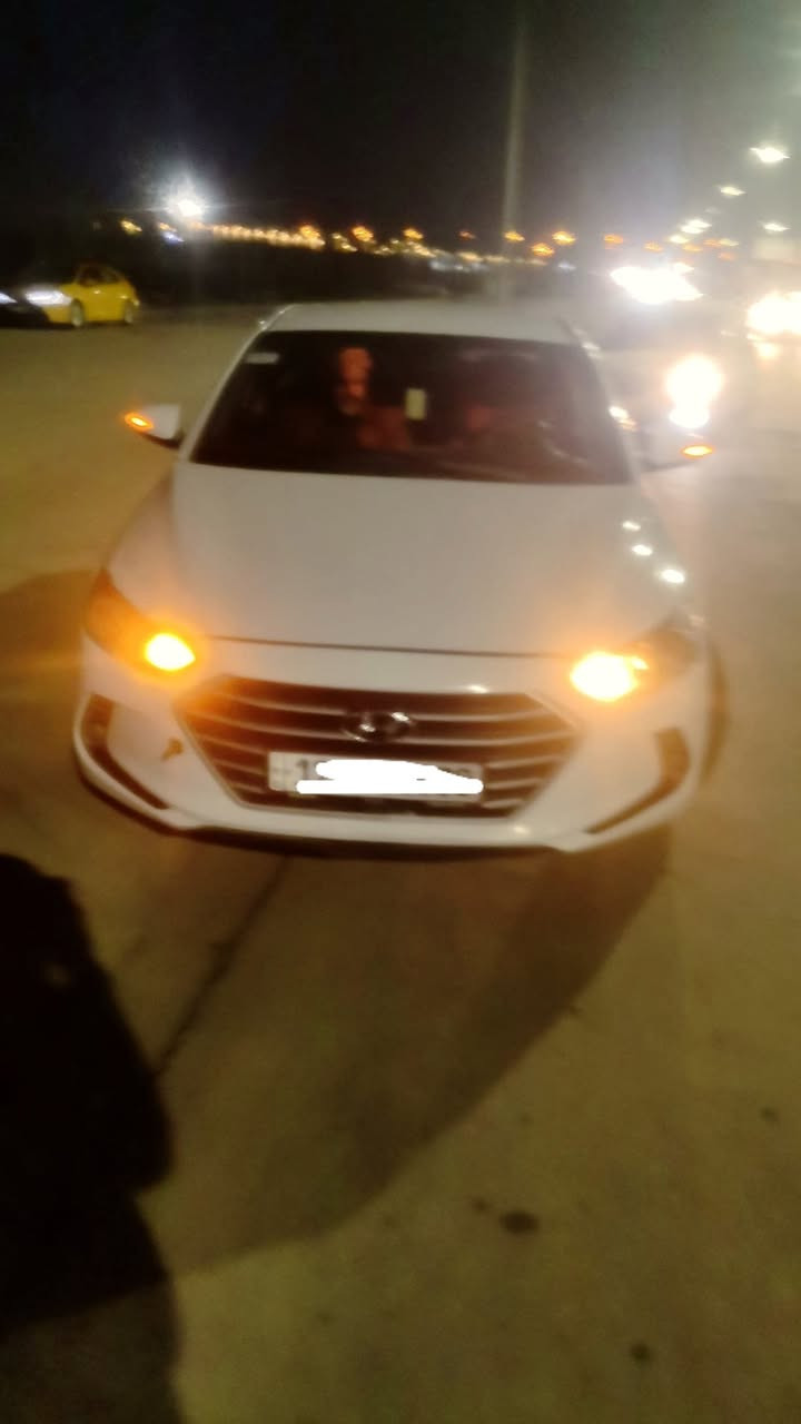 السلام عليكم 
افانتي 2018 بصمه 
فول بدون فتحه

سنويه وهزه جديد بسمانا
تحويل مباشر 
محرك جيدي اي 
بيها باب وجاملغ خلفي رش بدون ضرر
سعر 125 ومجال بسيط
مكان سياره ربيعه 
***********
***********
