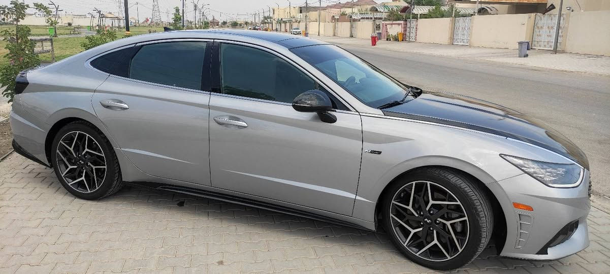 السلام عليكم من رخصة الادمن المحترم 
هونداي سوناتا N LINE مكينه 2500 تيربو (290حصان)
موديل 2023   السعر 195$وبيها مجال
فول مواصفات اعلى فئه بلسوناتا
حادث بسيط  بارد بخشم البنيد وبالعراق جاملغ الأمامي الجهة اليمنى هم بارد بدون فتح وبدون صبغ .
تبريد ابلادي شرط تقرير السياره تعمل وتسير من امريكاا
بدون ايرباك سليم 
ماشيه 61 كيلومتر 
بصمه دخول ذكي کشنات جلد وكنتاره كشنات كهرباء
تدفئه تبريد بلكشنات 
السياره كله ختومات N LINE
تبرید قطعتين
لايتات ٤ عدسات زنون بلادي عالي ناصي
لدات داخليه
سايد بريك بصمه
ویل کب حجمه ۱۹
دبل كزوز السياره
شفتات بلستيرن 
السعر 195$ وبيها مجال السيارة بالحقيقة أحلا من الصور
للاستفسار : ***********  (( المكان النجف الأشرف ))
