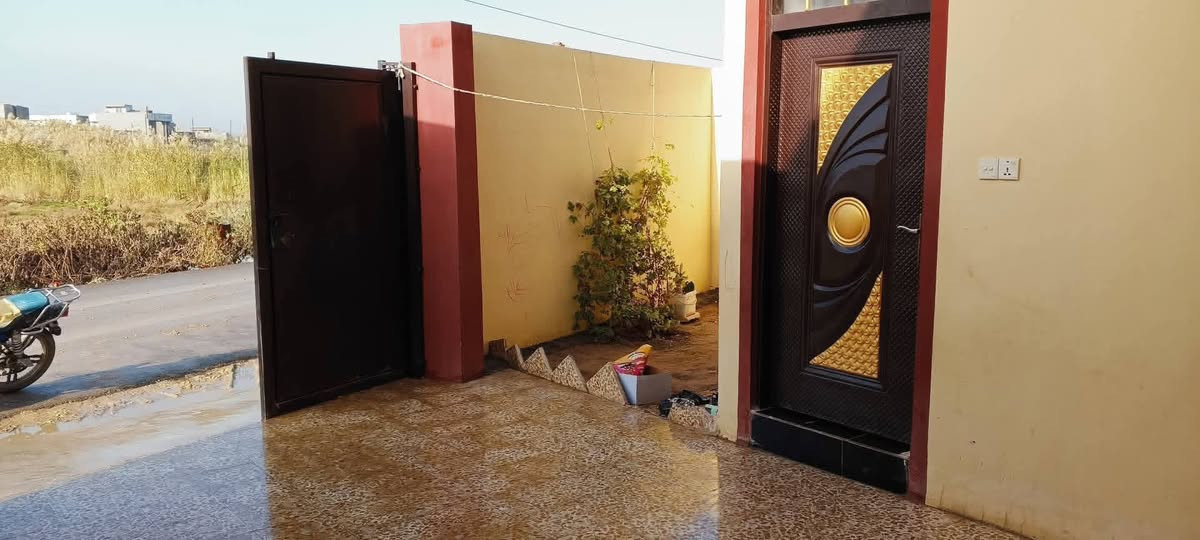 بيت للبيع خلف معارض يم شقق مساحه كلي 160متر اي استفسار رقم الهاتف ***********
