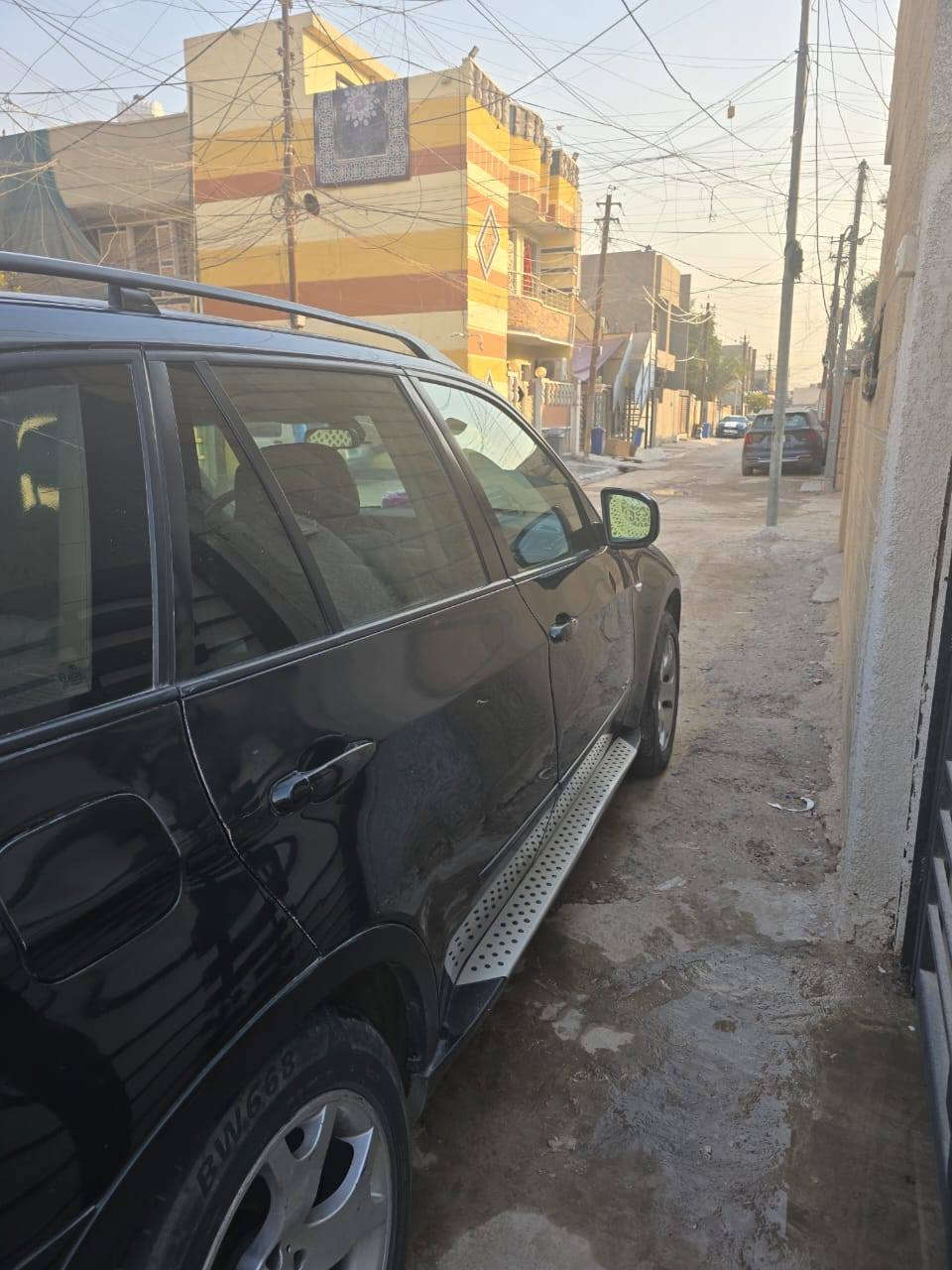 السلام عليكم
Bmw x5 2010
مكينه n52 سته سلندر 3000
فول مواصفات
 بانوراما، تحكم، كروز سرعه، حساسات،مساج كشنات، هيتر كشنات، لد اناره ترحيب، خزن ذاكره مسجل، هند بريك دكمه، كير كوبرا، وبعد هواي مواصفات x5 المعروفه.
السياره وارد حادث خلفي بسيط موضح بالصور،
باسمي رقم بغداد
للتواصل الاتصال على الرقم ***********.
