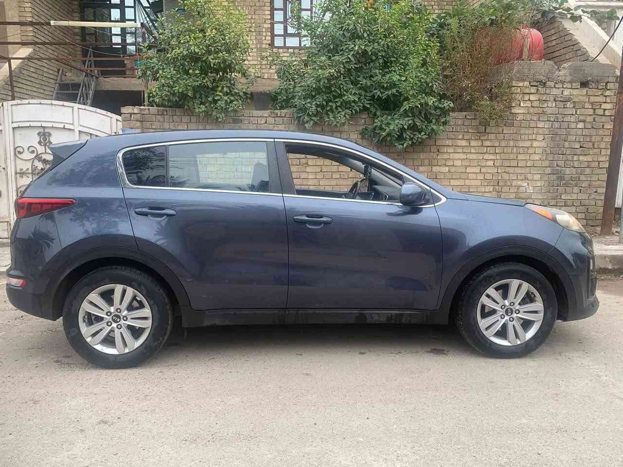 السلام عليكم سبورتج موديل 17 رقم بابل دولي بيه باب خلفي وبنيد بدون داخل للبيع سعر 145 مكاني كربلاء 
***********
