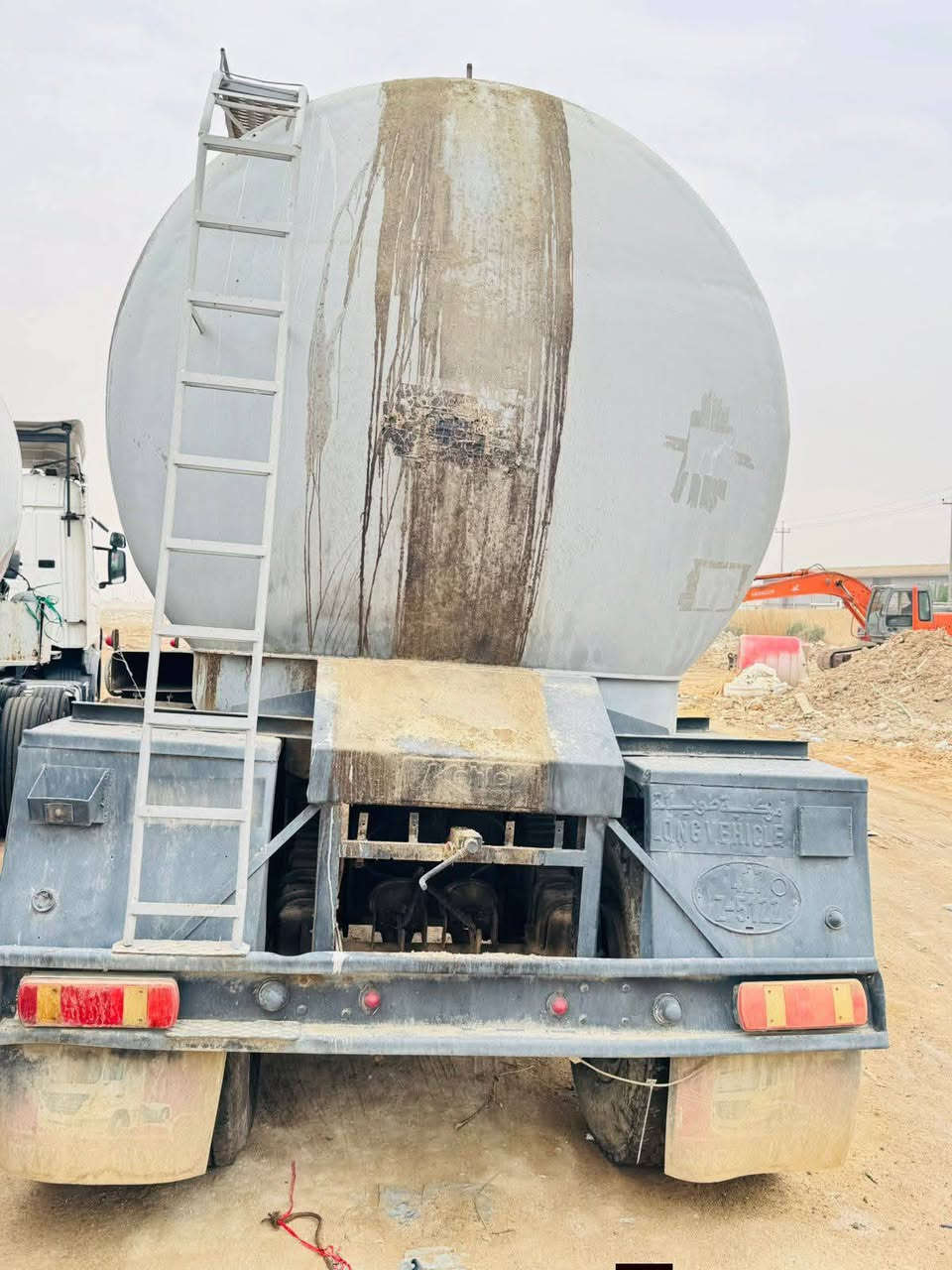 سايلوات مشتغللين بيهم علنفط ابيع هذا الموجود تايرات نظاف جوبلسات منظومات هواء وكهرباء بحالة جيدة مكائن موجودات مالتهن  سعر السايلو قفل 35ورقة الواحد منهم مكاني بصرة قرب ساحة سعد 
الشراي يتصل على الارقام التاليه ***********
***********
***********
