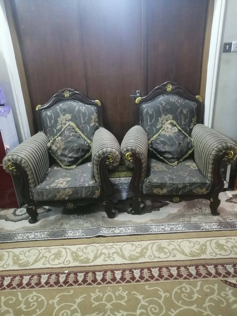 تخم ملاكي اصلي نضيف صاج 10 مقاعد مناسب ٤٠٠ الف بس مكاني كماليه شارع الاصفر ***********
