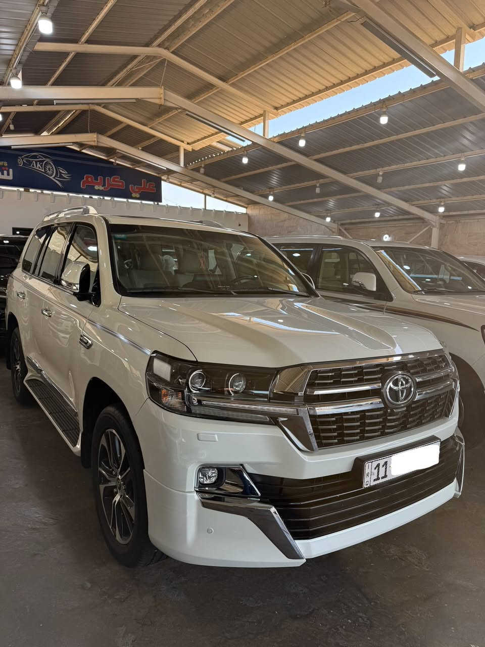 LAND CRUISER 2021تويوتاالاندكروز
المواصفات: ساز فول مواصفات 
سلايد(فتحة قمارة)
 ٦سلندر محرك (٤٠٠٠)
5 كامرات 
دشبول لكزز
كراسي جلد  اصلي
كرسي اثنين كهرباء
تشغيل عن بعد
دوسات ليزرية كتابة LAND CRUISER
فول تحكم استيرن جهتين
إستيرن صاج 
دواخل صاج
ثلاجة
نظام اقتصادي بانزين ECO
دبل حساس (امامي+خلفي)
دبل لحية (امامية+خلفية)
مري كهرباء (شفط) AUTO
اشارة بالمري
بك لايت ضبابي
‏BLUETOOTH 
الاستفسار ***********
