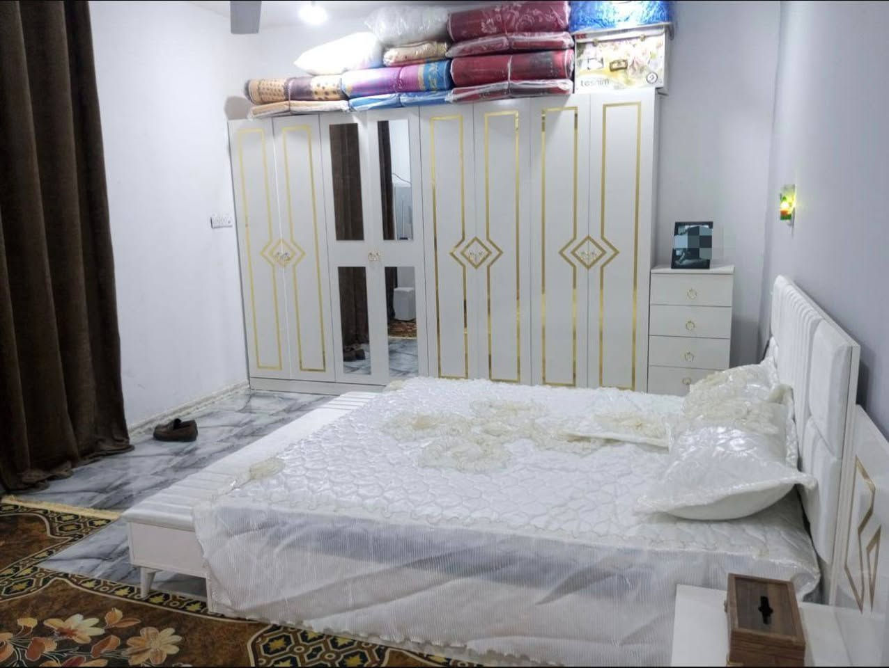 غرفه تركي البيع نضيفه سعره ب600 وبيها مجال  العنوان الناصريه الإسكان الصناعي رقم الهاتف ‭***********
