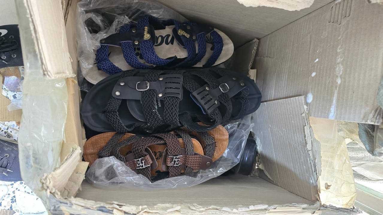 سلام عليكم عندي احدياء شحاطة لبيع جمله تعزيله المحل بسعر ارخص من الجمله تاخدهم جمله انت تسعر تاخد تواصل خاص او اتصل ***********
***********
