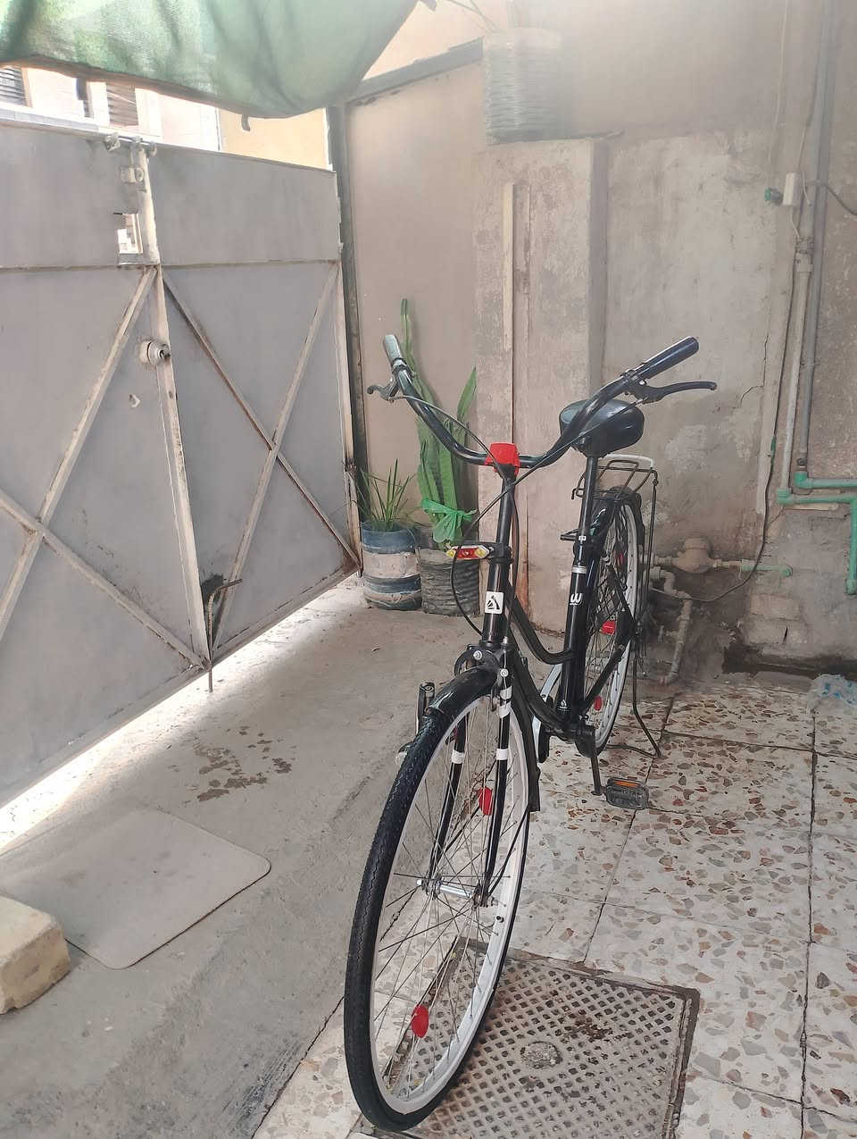 سلام عليكم بايسكل للبيع حجم 27 السعر 100 وبي مجال العنوان بغداد الجديدة الاستفسار ***********
