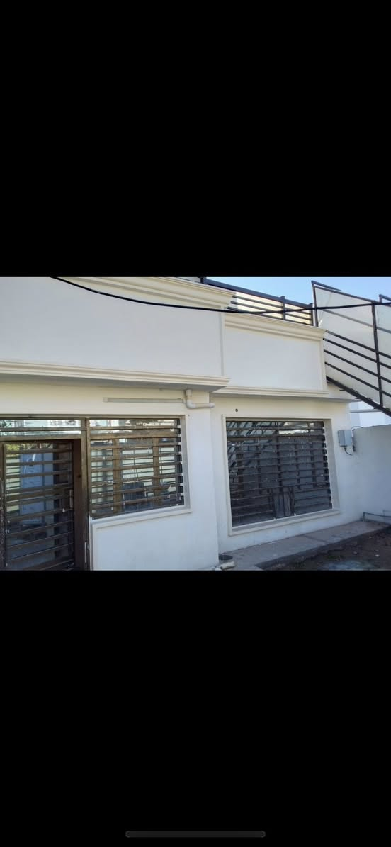 للبيع طابو العنوان ابو غريب الناحيه قرب مستشفى ابو غريب مقابيل البان ابو غريب ثلاث غرف نوم استقبال وهول ومنور كبير خلف بيت حمامين مطبخ وحديقه خارجيه السعر النهائي قفل١٧٠ مليون المنطقه ضمن مشروع مجاري وتبليط وانترنيت ايرث لنك الاستفسار الاتصال يوجد واتساب ايضا ***********-***********
