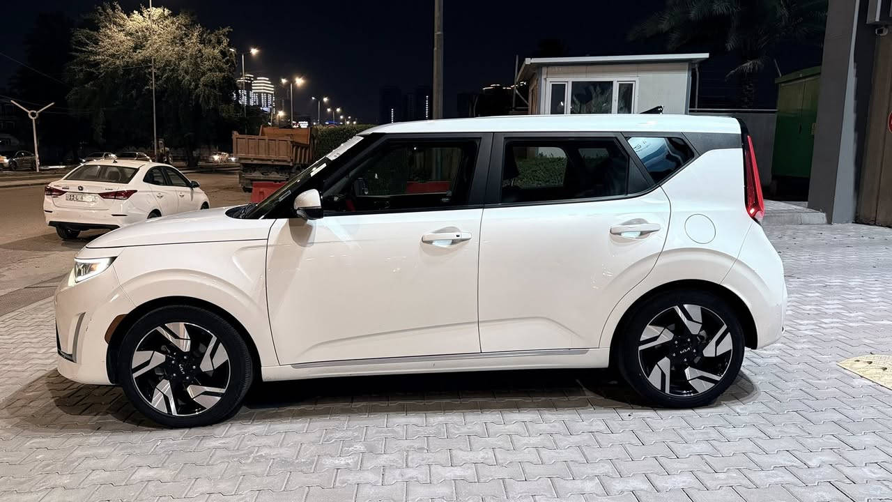 سلام عليكم
للبيع كيا صول موديل 2023  جتي لاين 

حجم المحرك 2000 دوش ماشيه 40 الف

اعلى فئة  بالصول فول  موصفات خاصه تجي فتحه وبصمه وشاشه ايباد وبجم عدسه زنون بلادي سايد بريك بصمه ابواب بصمه 
كشنات كهرباء كشنات تدفه شاحن وايرلس تبريد بيانو رادار امامي شغال رادار خلفي رادار يمنه ويسره حساس اطارات كشاف امامي شغال نضمه قياده
 السياره جديده كلش 
لد امامي شغال لد خلفي شغال اشاير بل مري ولكب كروم حجمه 18  وبيبان حمر بلادي اناره داخليه دمام صوت امامي وخلفي 
 تشغيل عن بعد اطفاء ذاتي 
انضمه قياده السياره وارد امريكي 
ايرباك بردة مبدل باب خلفي اصلي نفس لون صبغ من جاملغ صور الحادث مرفقه   
السيارة بأسمي 
للأستفسار ***********
