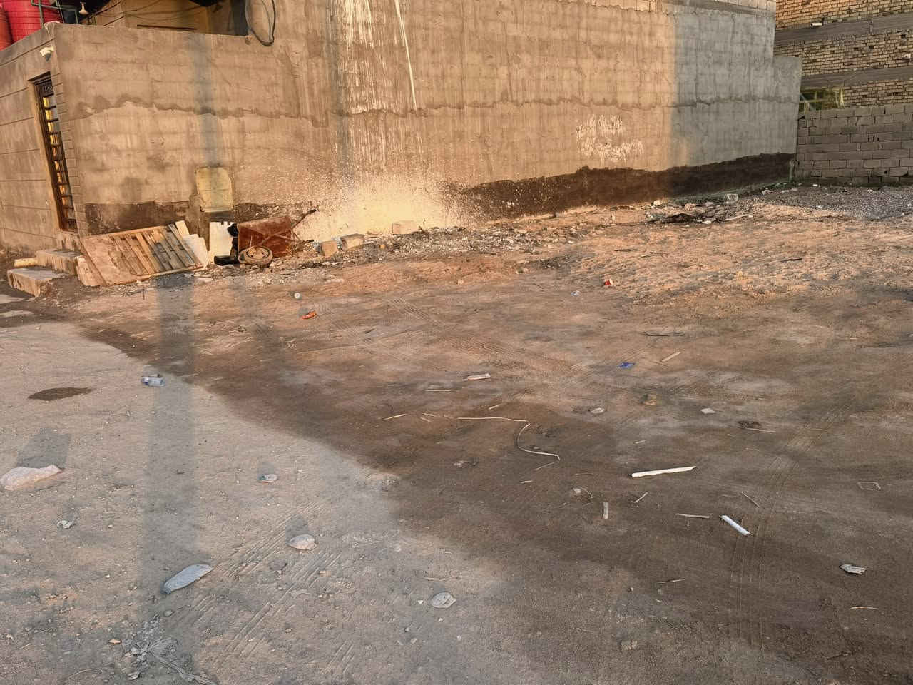 السلام عليكم للبيع فقط قطعة ارض طابو زراعي بمنطقة حي الزيتون سند 25كبل وكالة خاصة باسمك تدخل سهم بالطابو باسم عراقي شرط تتواجه وياه منطقة تعتبر طابو صرف من كد مامرتبة تبليط خدمات كامله مكمله بضهر جامعة الشرق مقابيل السجن والعلوة  مساحته 190 متر تقريبا  المنطقة كله بناء جديد وناس مرتبة كهرباء ماء تبليط ابابك سعره 67وبيه مجال تعتبر مركز مدينة كلشي قريب عليه شارع الوفود 5دقائق عنه والقطعة ثاني قطعة بالمنطقة بصف الركن موقع كلش حلو ومميز ***********
