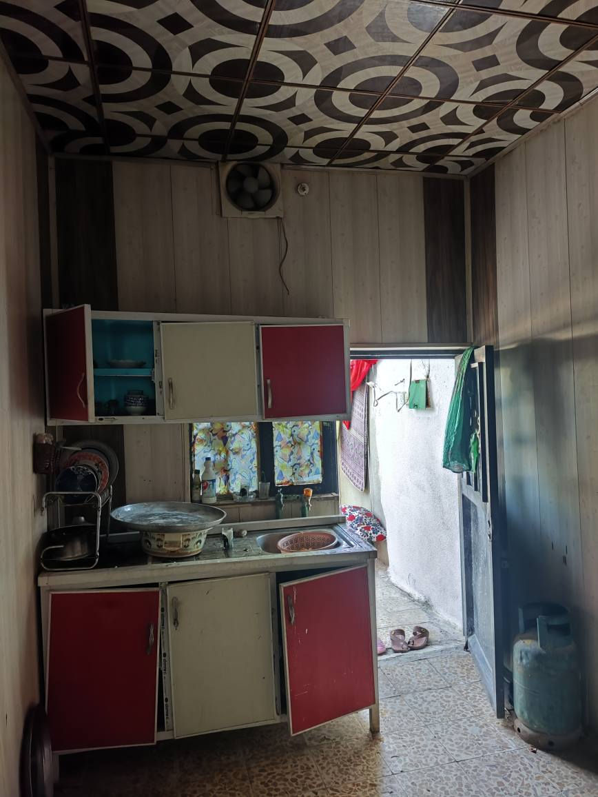 سلام عليكم مكلف بالنشر بيت للبيع بشارع  النافوره بحي الإمامين بالقرب من سكله بيت دلش  المساحه 100متر سند 25 قرار محكمة بي غرفه وصاله ومطبخ وستقبال وصحيات داخليه وخارجيه وكراج تم تنزيل السعر60وبي مجال قليل او مراوس بيت اكبر ماكو مشكله باقي التفاصيل اتصل ‏‪0771 721 4101‬‏ كربلاء, العراق
