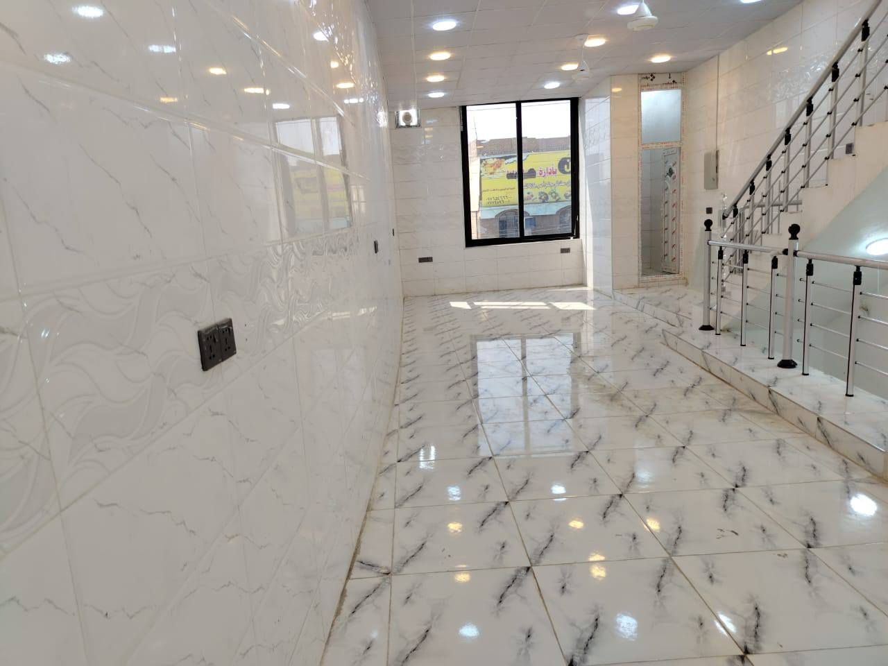 شقه للايجار جديدة طابق ثاني كافة الخدمات بيها شارع الاعمار قرب محلات قاسم الخفاجي مكلف بالنشر  للتواصل مع صاحبها ***********
