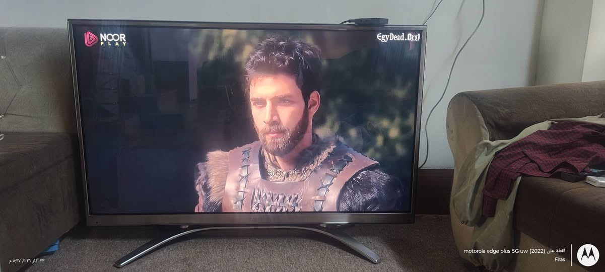 تعد شاشة LG 60PZ850 تلفزيون بلازما 60 بوصة بتقنية 3D Full HD، وتتميز بـ 600Hz Max Sub Field Driving لتجربة حركة سلسة، ونسبة تباين ديناميكي 3,000,000:1، وتقنية PenTouch للتفاعل عبر القلم. توفر دقة 

 مع دعم 2D to 3D، وتعتمد منافذ HDMI يركز على جودة الصورة الكلاسيكية للبلازما. 
LG Electronics
LG Electronics
 +3
أبرز المميزات والمواصفات الفنية:
نوع الشاشة: بلازما (Plasma) عالية الدقة بالكامل Full HD.
الحجم: 60 بوصة.
ثلاثية الأبعاد: نعم، Active Shutter 3D (تتطلب نظارات).
تقنية القلم (PenTouch): تأتي مع قلم (Pen) و Dongle للتفاعل مع الشاشة.
التردد: 600Hz Max Sub Field Driving لتقليل ضبابية الحركة.
الصوت: مخرج صوت 10 واط + 10 واط، مع تقنية Clear Voice II.
التوصيل: 3 منافذ HDMI 1.4a (2 خلفية + 1 جانبية)، 2 منافذ USB 2.0، وفتحة بطاقة SD.
التصميم: أسود/فولاذ مقاوم للصدأ، لا تعتبر شاشة ذكية (Smart) بنظام تشغيل حديث. 
LG Electronics
LG Electronics
 +2
ملاحظة: هذا الموديل صدر كشاشة PenTouch Plasma، وهو يختلف تماماً عن شاشات LED/OLED الذكية الحديثة من LG Electronics.  تعتبر فئة عالية 

السعر 450الف فئة فاخرة عالية جدا ملاحظة مكانى أربيل


**إذا كنت صاحب هذا الإعلان وتريد حذفه لأي سبب، رجاءا أرسل رسالة إلى الدعم الفني**