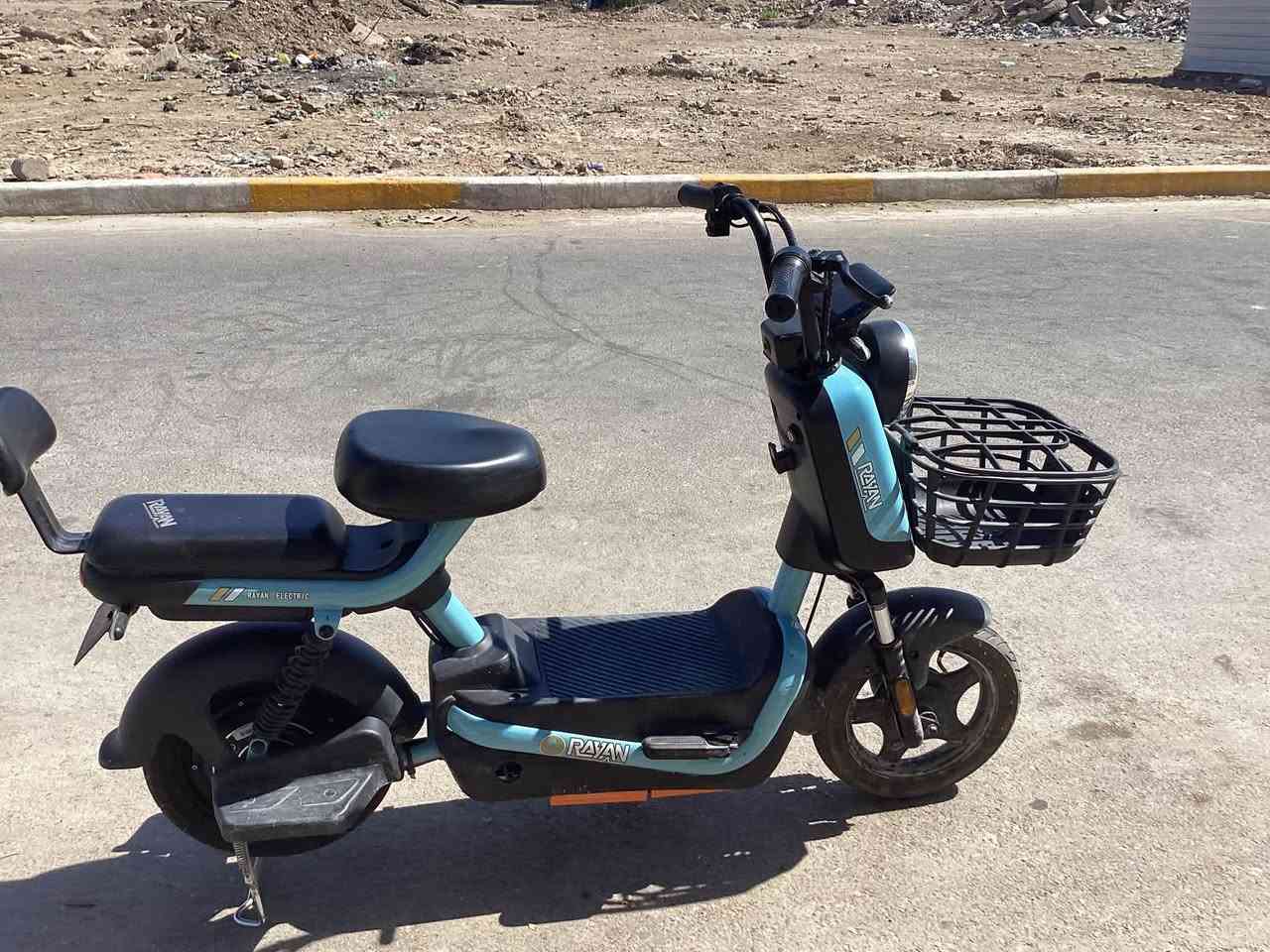 سلام عليكم ورحمة الله وبركاته دراجه شحن نضيفه للبيع 300وبيها مجال التواصل ***********

