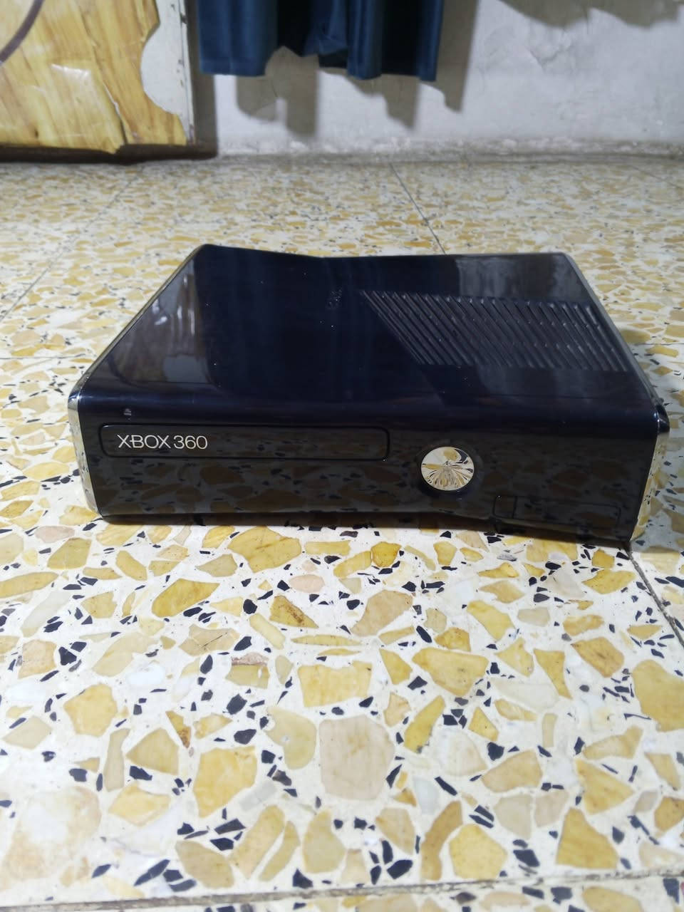 اكس بوكس للبيع سلم كامل ملحقات جوستكين اصليات بس وحده الگير الأيسر يشكل هارد 250GB جهاز نضيف مثل ماموضح بل صور السعر 120 وبي مجال بسيط مكان بغداد الشعب ‏(‪***********‬‏) يوجد توصيل
