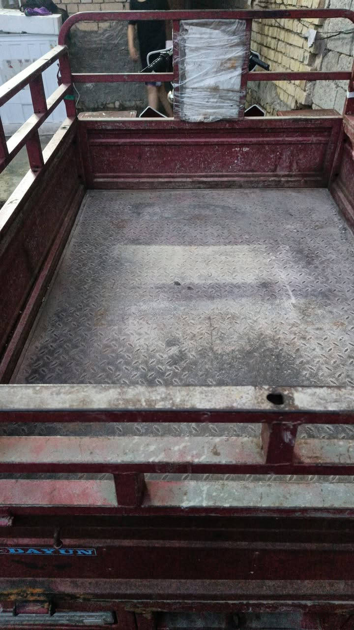 اسلام عليكم
ستوته دايوان البيع مديل ٢٠١٦
ستوته خير من الله
بغداد الباويه  
السعر مليون وميه وبيها مجال 
تليفون ***********
