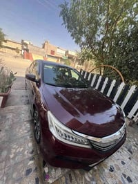 عندي هوندا اكورد موديل 2017وارد امريكي حادثها بنيد بدون دواخل السونار ...