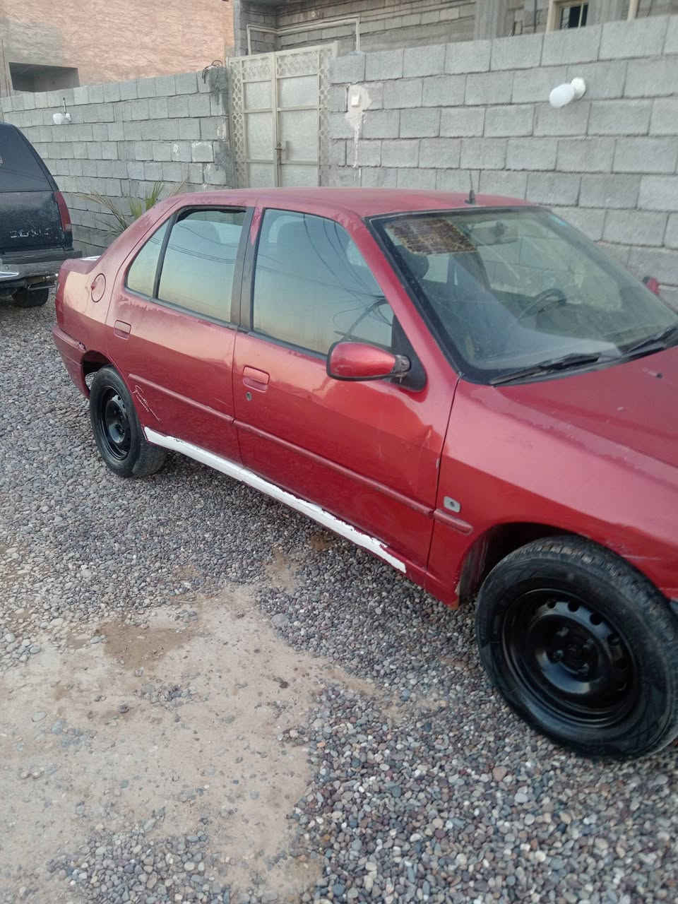 بيجو للبيع سياره ما بيه صبغ ونظيفه كير محرك جدد كهربائيات كله شغاله العنوان صلاح الدين العلم الزقم ***********    ***********
