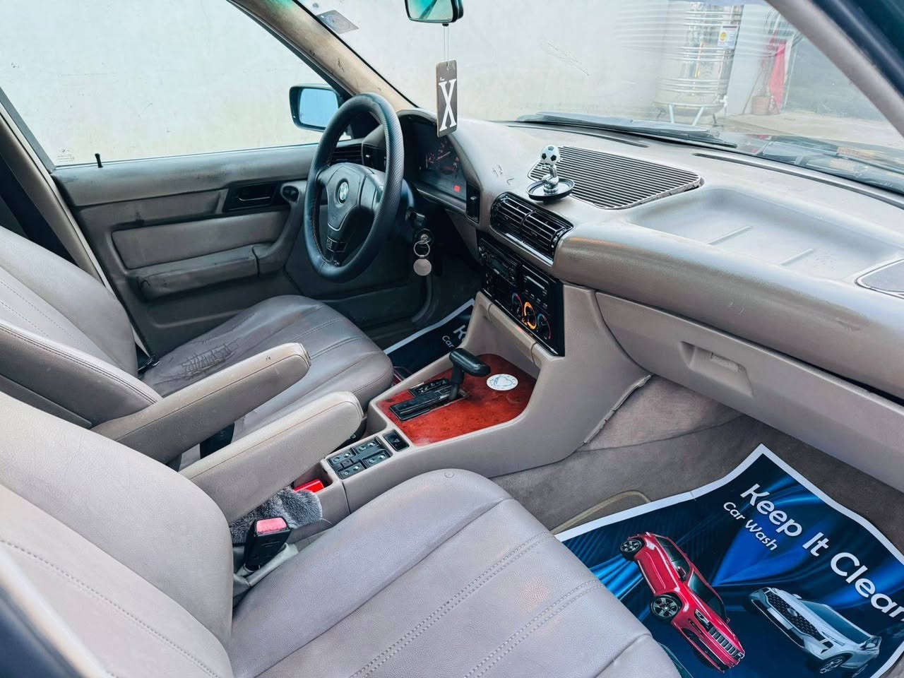 سلام عليكم للبيع BWM 525 مسكر  عدل  بجم عريض  رقم بغداد تحويل مباشر   السيارة جديدة وناعمه جدا سلايت كفاله من خياس وضربه
كير ومكيه وحداديه  شرط جديد تدفئة تبريد شغال كهربائيات كله شغال ع بلاد ماكو شي مايشتغل بيها       
غرفه جديده صاج ملكي   
السعر 55 وبيها مجال بسيط  
مكان السياره بابل  
‏استفسار  ***********
