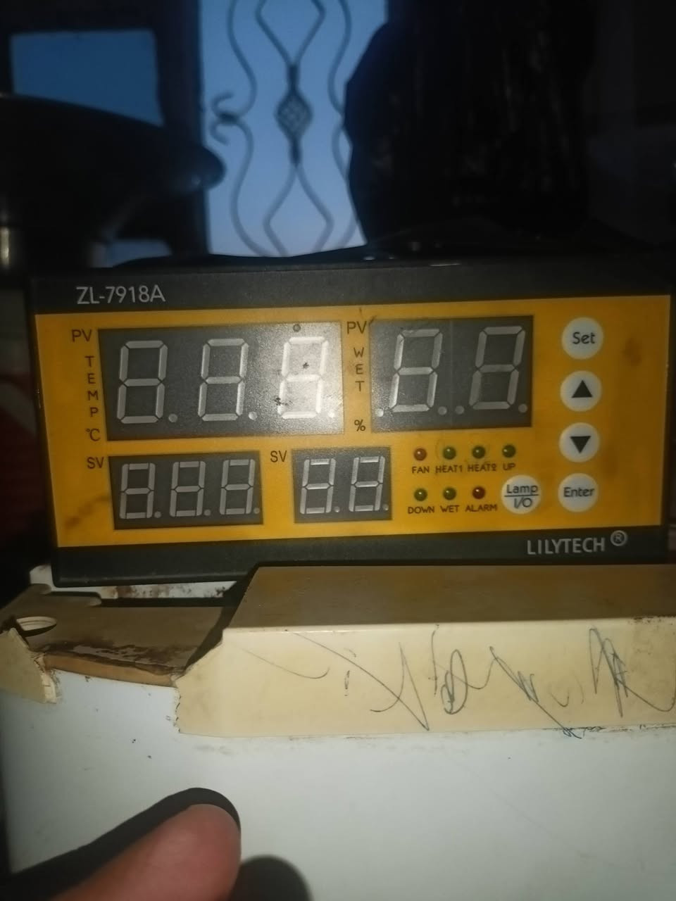 بطاريه طاقه شمسيه للبيع. 200 امبير
+مفقسه ثلاجه تاخذ 500 بيضه كله شي درجئ اولئ
مكاني حاج علي ***********
