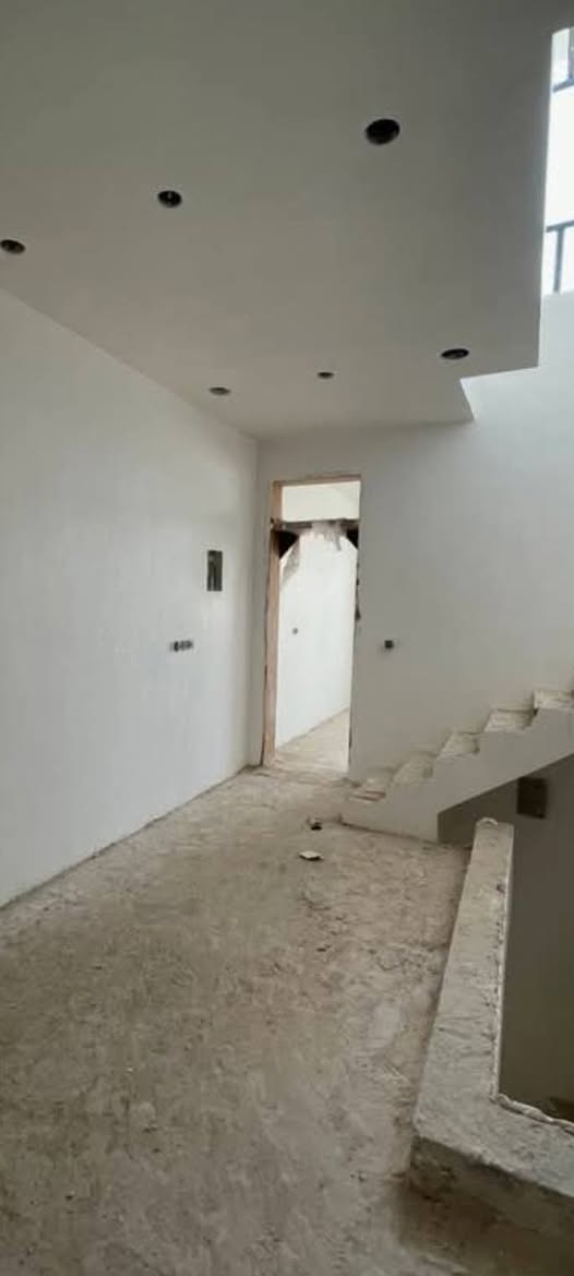 السلام عليكم كادر بياض شغل درجه اولى دقه في العمل والتزام بالمواعيد تشميع وبياض نعمل في بغداد فقط للتواصل *********** ابو امير الشمريخ
