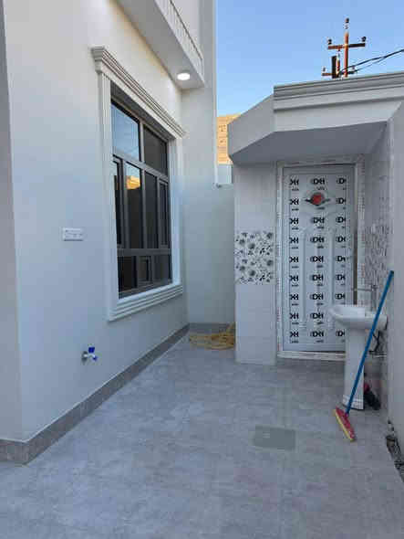 السلام عليكم مشتمل ١٥٠ متر للبيع  دور الزراعه الثالثه قرب فرن الصمون سعر ٩٥ وبيه مجال ***********
