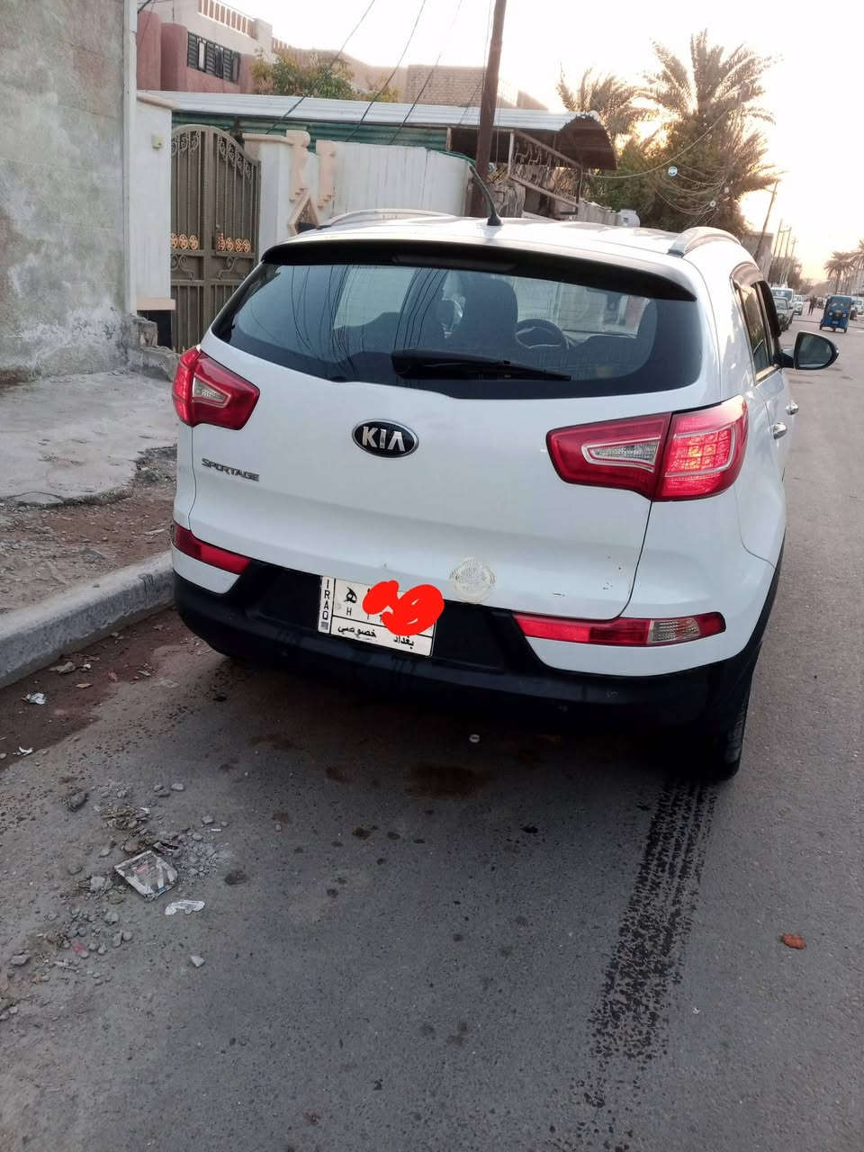 السلام عليكم 
سيارة للبيع  أسبورتج خليجي موديل 2014 مواصفاتة معروفة للجميع محرك 2000ماشية بية حادث من جهة الايمين وتبديل بنيد وطاك بية اربكات وضربة خفيفية على البارد بالصندوق وطخة مصلحة باب السايق من الاسفل وشخط فوك الباب الخلفي مصلح  محرك كير تمام تبريد شغال تمام كهربائياتة تمام صدرة تعبان شوية هاي نقوصاتة صور الحادث موجودة  السعر 140$وبية مجال 

للاتصال***********
