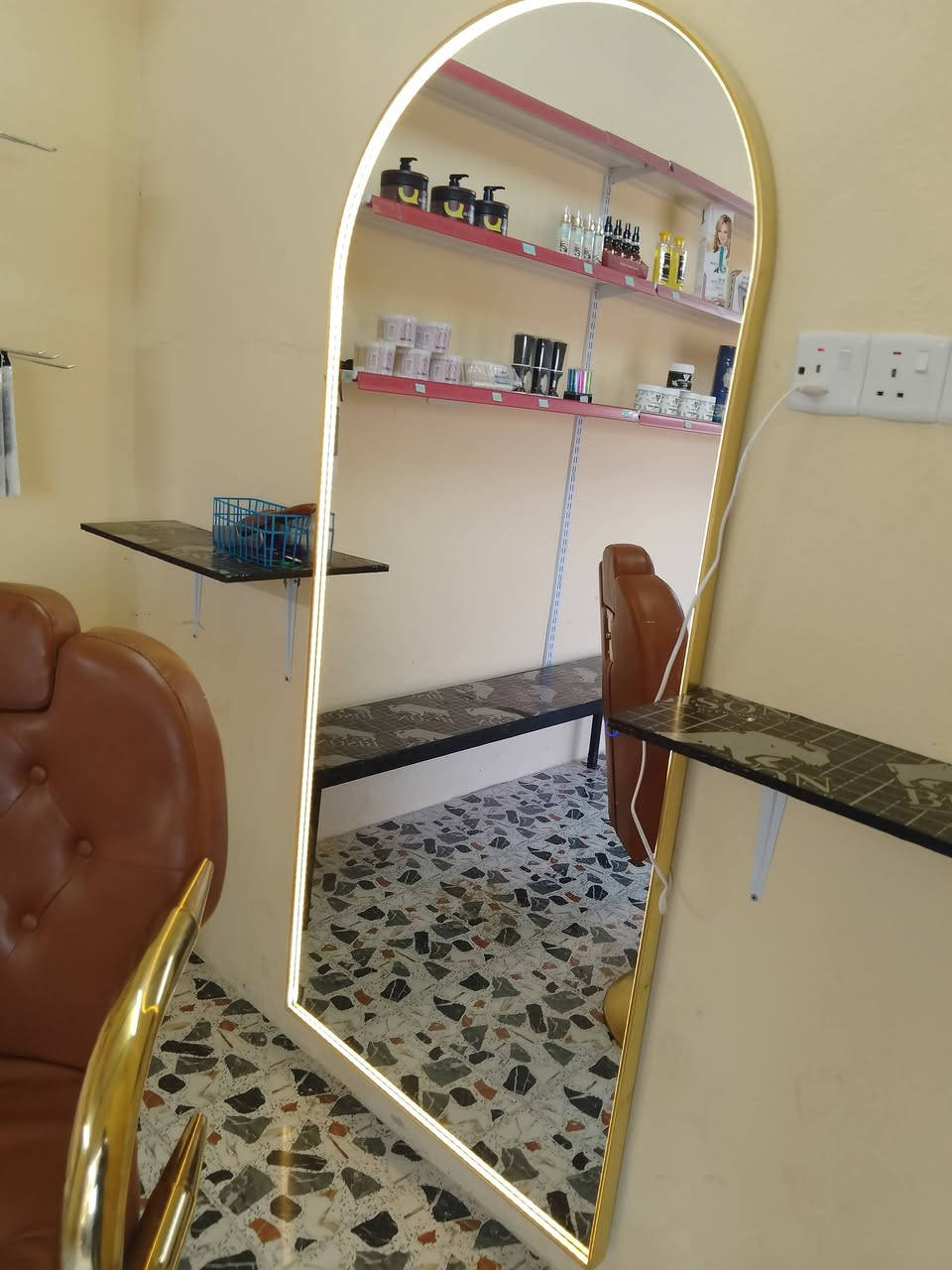 متاح كرسي حلاقه نظيف حيل استخدام قليل حيل ومرايه نظيفه بيها اضائه 3 الوان نظاف حيل سعر250 بيهم مجال للشراي مكان موصل ايسر


**إذا كنت صاحب هذا الإعلان وتريد حذفه لأي سبب، رجاءا أرسل رسالة إلى الدعم الفني**