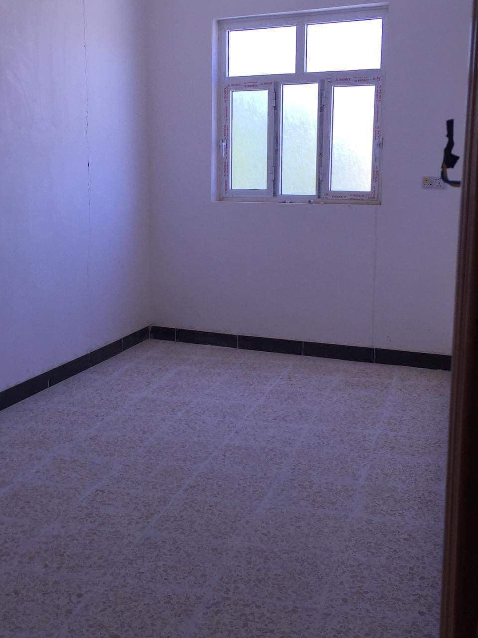 شقة للايجار
طابق اول وليس ارضي    
غرفة كبيرة 3*8 وحدة 
*صالة *حمام وتواليت *مطبخ 
السماوة منطقة ال باني 
السعر 250 الف 
مقابل العمارات السكنية
 للاستفسار اكثر الاتصال على الرقم 
***********
