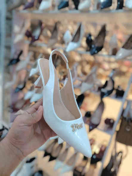 حذا كعب بسمار 6سم  ماركة DIor
قياسات من 37الى41
يوجد توصيل
واتساب ***********
عنوان المحل ديالى المقدادية حي المعلمين شارع المخضر مجمع العزاوي مقابل أزياء ناز
