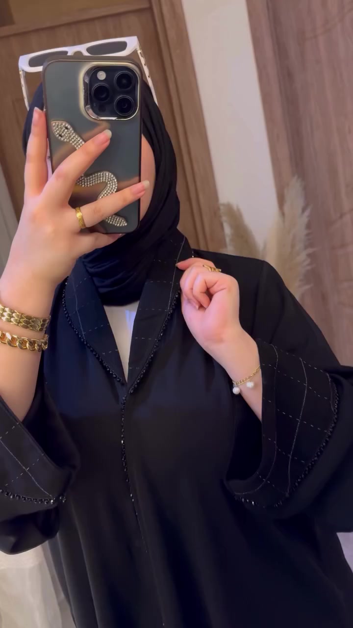 عباية "وقار" 🖤✨  

تصميم راقي بتفاصيل شك يدوي أنيق على الياقة والأكمام، يعطي لمسة فخامة ووقار بالإطلالة.  

💰 السعر: 40 ألف (عرض تخفيضات العيد)  

📏 القياسات: من وزن 60 إلى 110  

🚚 توصيل لكل المحافظات  

📲 للحجز والاستفسار واتساب:  
***********
