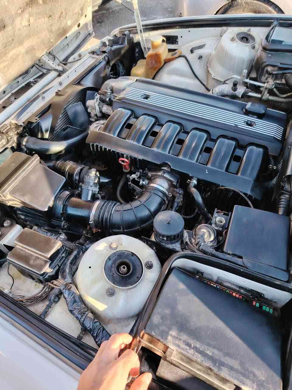 سلام عليكم BMW 525i
بلاد سياره بدون ضربه كلين وضع شركه
كير اوتو بلاد مكينه بلاد اكسل صدر اطارات
غرفه جلد بلاد فتحت سقف مواصفات نص
فول كير S ايكو عادي مانع انزلاق 
كهرباء شغاله منظومة زينون بيه تبريد تدفئة 
كولشي شغال سياره تراي ٢٤٠ شرط ليران 
سعر 88 بيه مجال رقم صاحب سياره *********** كركوك, العراق
