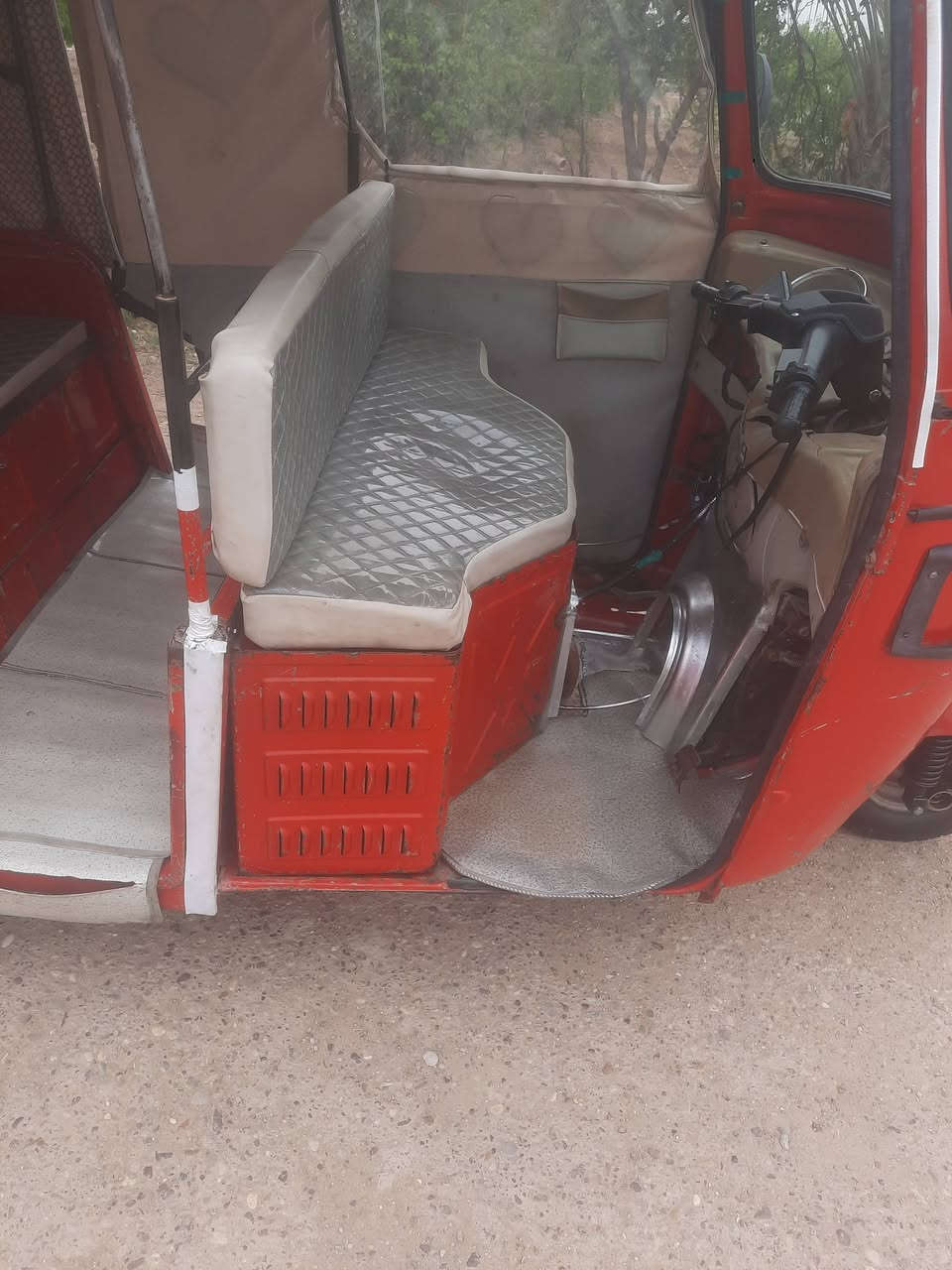 السلام عليكم تكتك هندي 2018 شهر  السادس ابلاديه لا خياس ولا ضربه ولا معجون ولا صبغ تخم تاير مكينه ستوته جديده كير جديد لا تبخير  ولا تنقيص كهربائيات كلهه شغاله دوشمه جديده أوراق كامله اصوليه المكان بغداد قرب المرور التاجيات السعر مليونين وبيها مجال لشراي الاستفسار *********** ]] ***********
