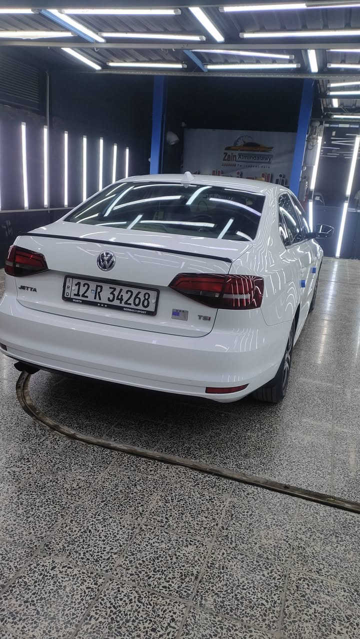 سلام عليكم
جيتا موديل 2018
لون ابيض
صبغ بوند تصليحات قليل جداً 
بدون دواخل
المكينا حجم 14توربو صرف دهن قليل بل مكينه 
رقم نينوى مصطره جديد
عنوان  مكان السيارة موصل 
***********
