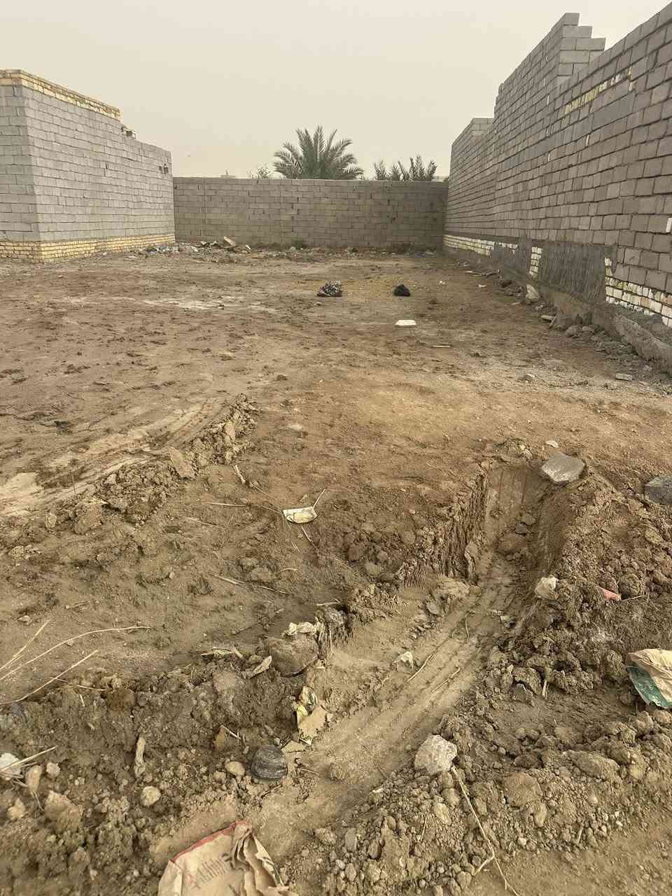 السلام عليكم قطعه زراعي مساحه 200متر ثاني قطعه عن شارع رئيسي مدفونه ومحدوله وجهازه للبناء حي جوادين ‭0783 180 3794‬
