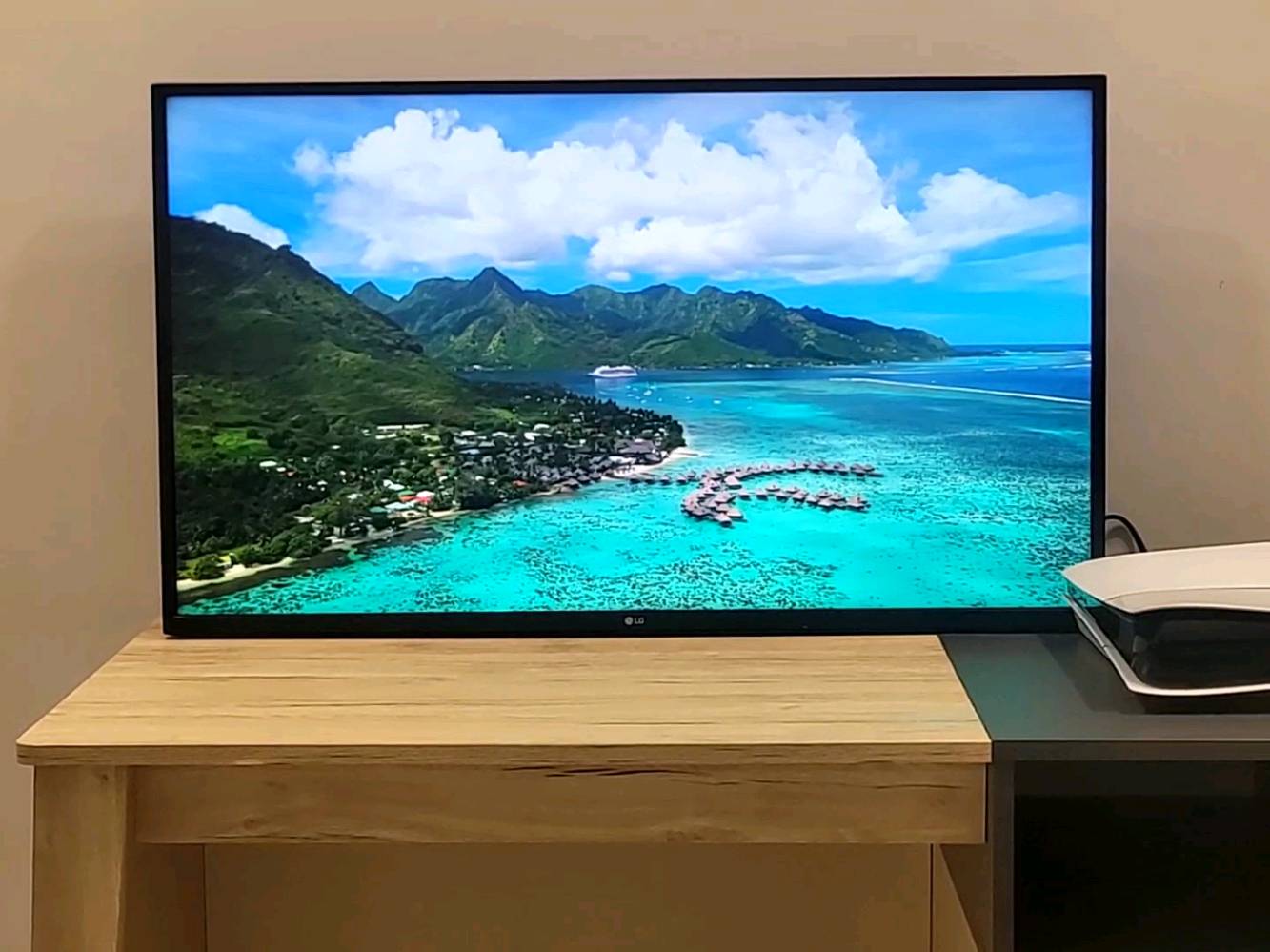 تلفزيون LG 43 للبيع full HD 60 Hz hdr سمارت wifi مع ريمونت وستاند تعليق بدون رجلينات
230 الف