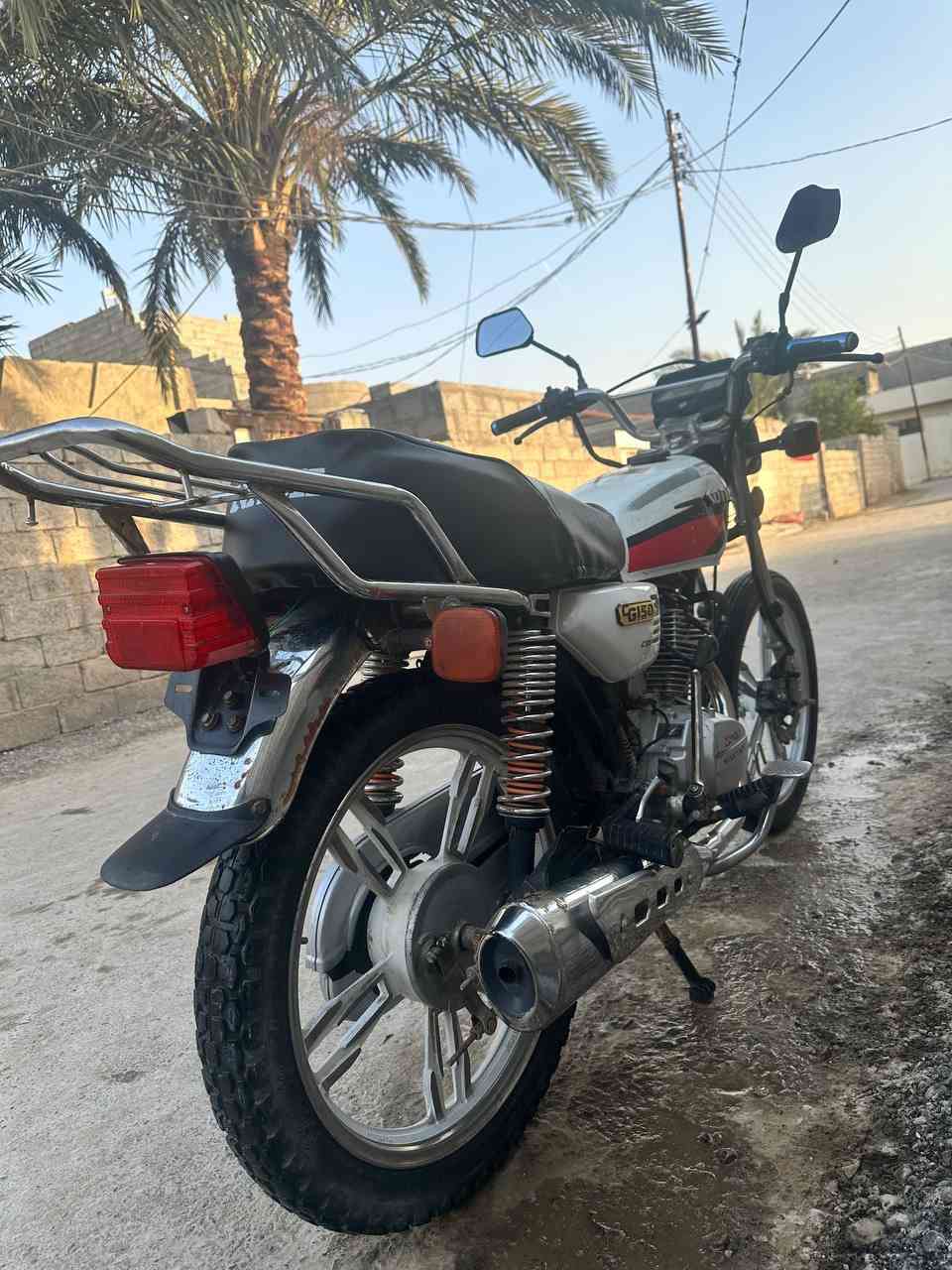 سلام عليكم دراجة سيفان موديل 20 للبيع نقص باتري فقط السعر 400 وبيهة مجال *********** بيهة ورقة وحدة كاتونية
