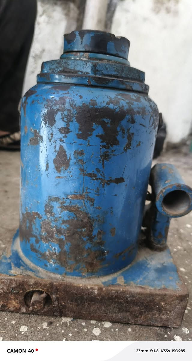 سلام عليكم غراض رينو للبيع دعسه جديده جك على الشغل ٥٠طن صوندات تبريد كامله مساعد فحل وباقي نواعم ***********بغداد
