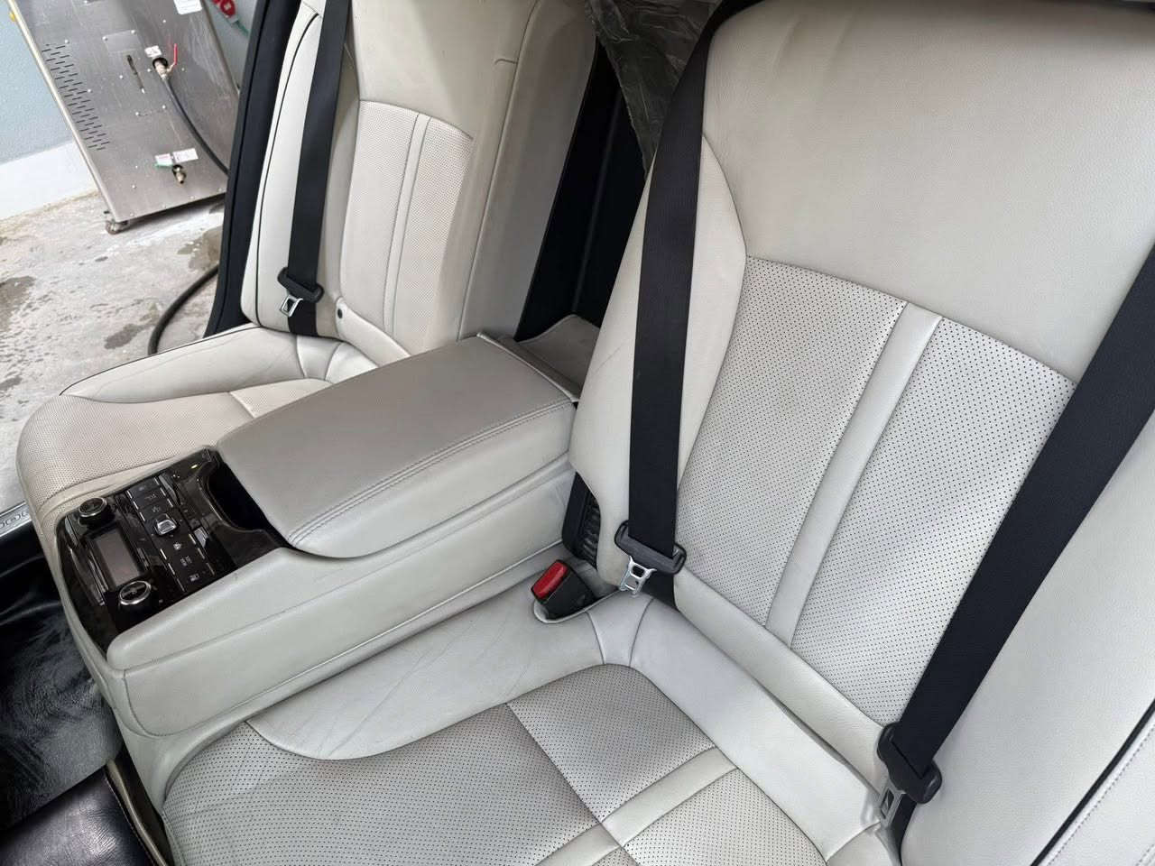 كيا كورس K900 امريكي حادثه موضح بالمنشور 

موديل 2015 رقم الماني بسمي مكينه 5000 v8 

سياره فووول مواصفات للاخير عدا الجوبلس 

السعر 175 وبيه مجال قليل 

للاستفسار اتصل وتدلل *********** مكاني طوريج
