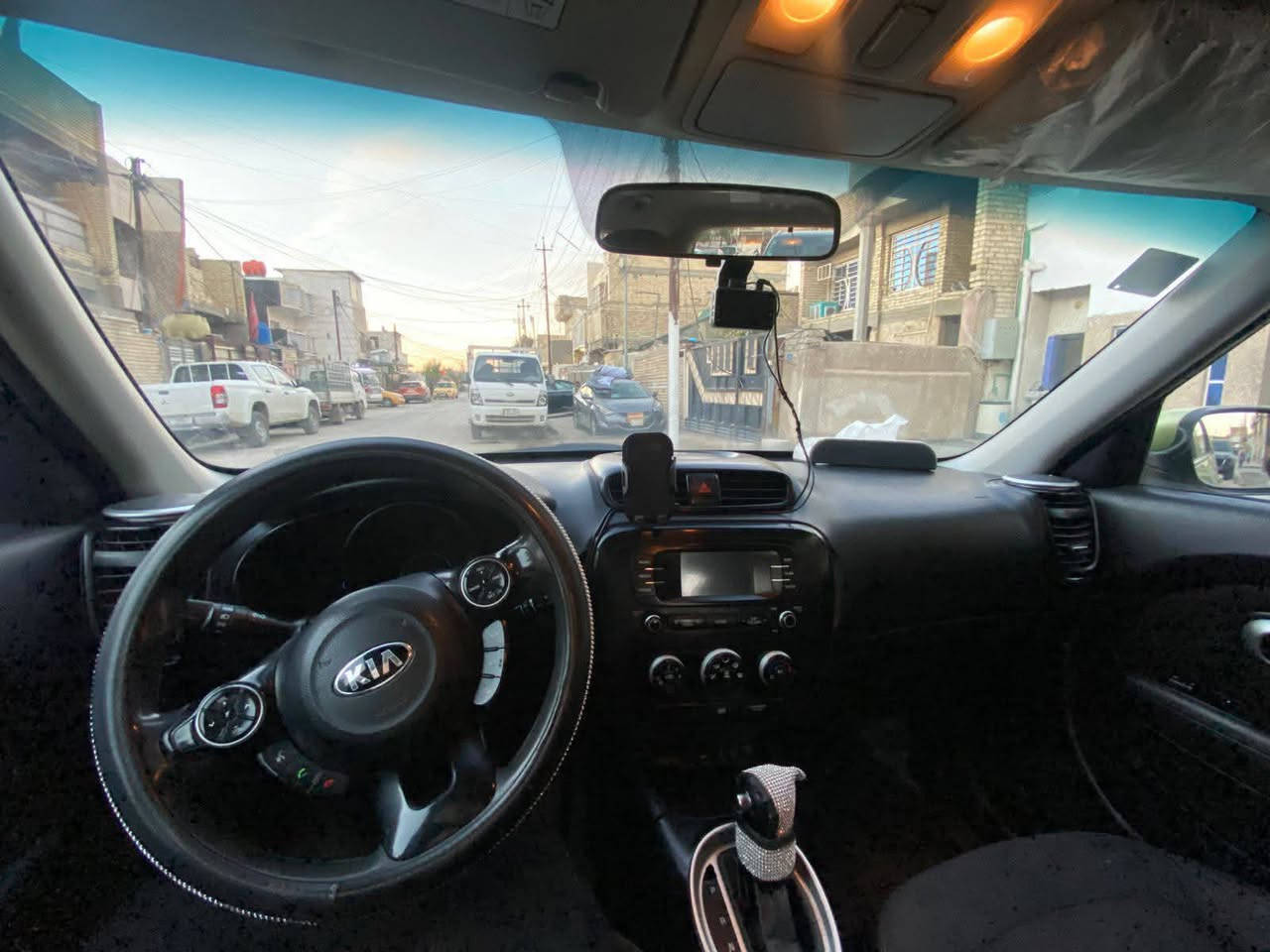 #كيا صول موديل 16 لون مميز وارد امريكي صندوق فقط رقم بغداد سيارة على ايدي ونظيفة واحلى من صور تبربدها ثلج محرك 1600والحادث بالعراق حسب موضح بالصور 
سعرها 115وبيها مجال في بغداد السيارة
رقم الهاتف ***********
