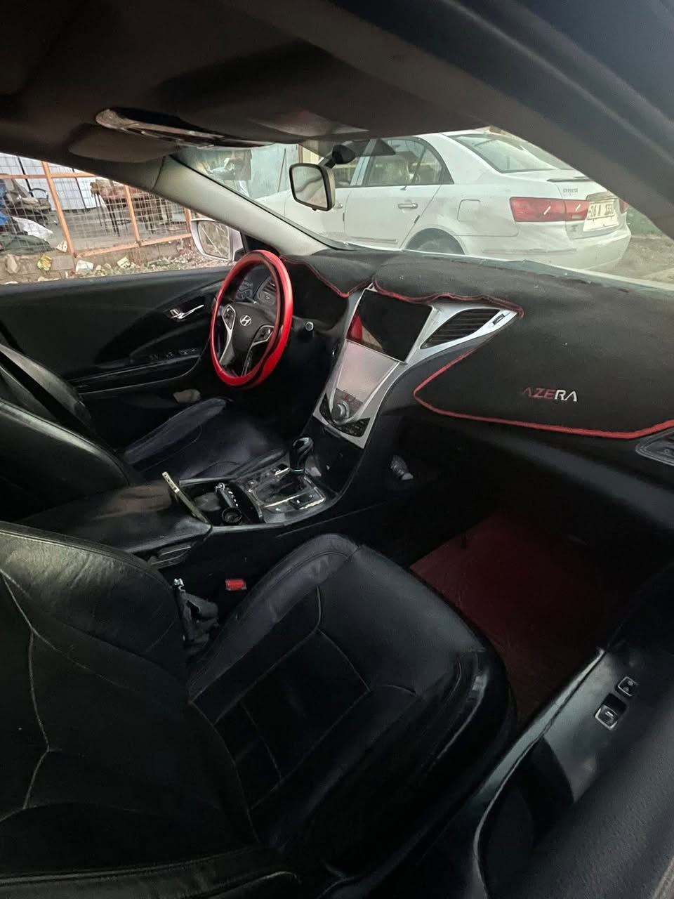 البيع او  مراوس تكسي بال ازيرا نزل ازيرا فول في اي بي موديل 12 خليجيه مابيها ضرر ولا معجون بيها صبغ كلير الجامرلغ امامي والخلفي  السياره فول كشنات تدفئه تبريد بانورما بردات بلاديه كهرباء  محركها2400.  سعرها 112 وبيها مجال بسيط ***********
